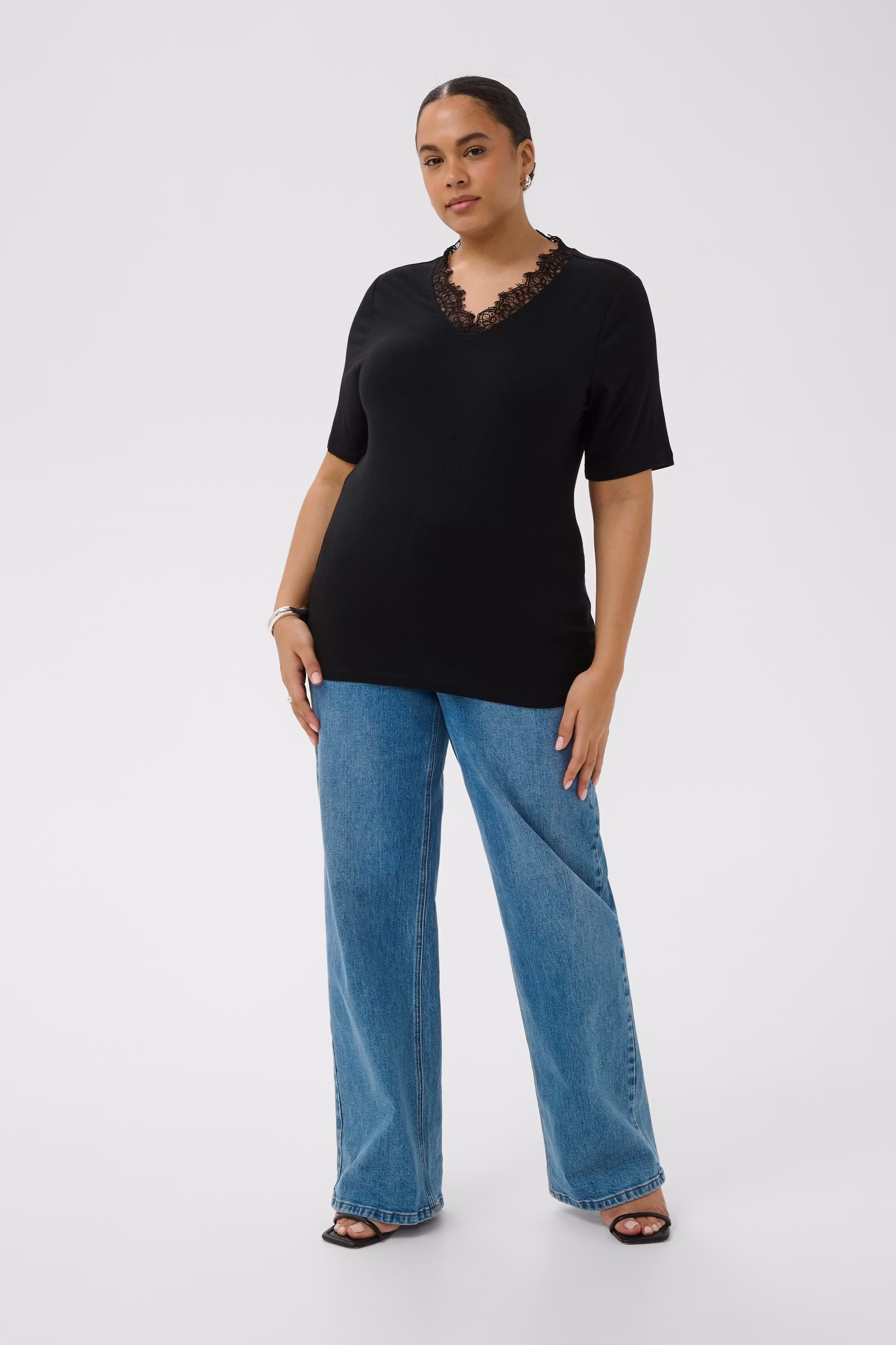 KCcarli T-shirt LOOKBOOK FRONT 10584485-100121