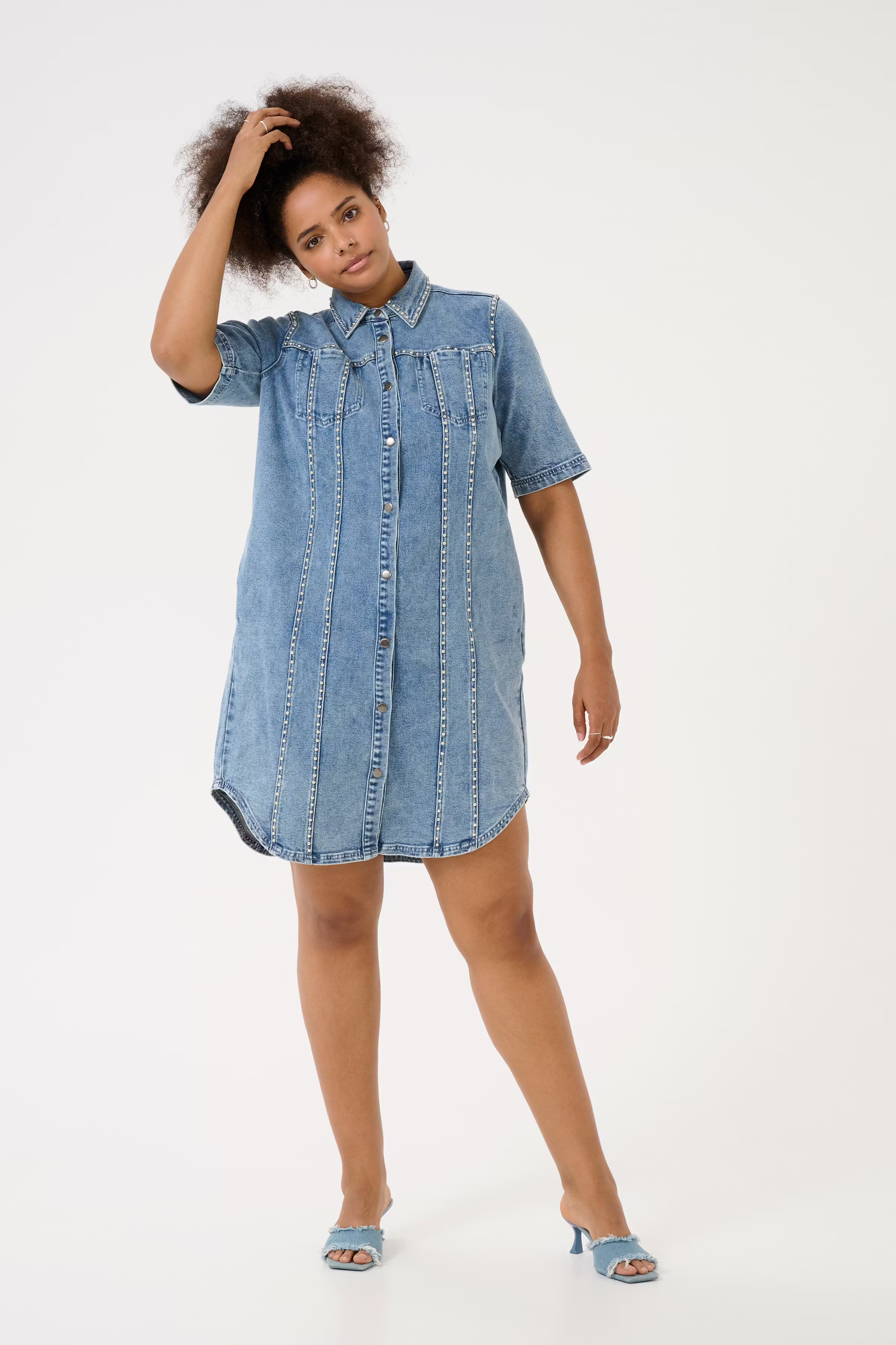 KCdarina Denim Dress LOOKBOOK FRONT 10583051-107702