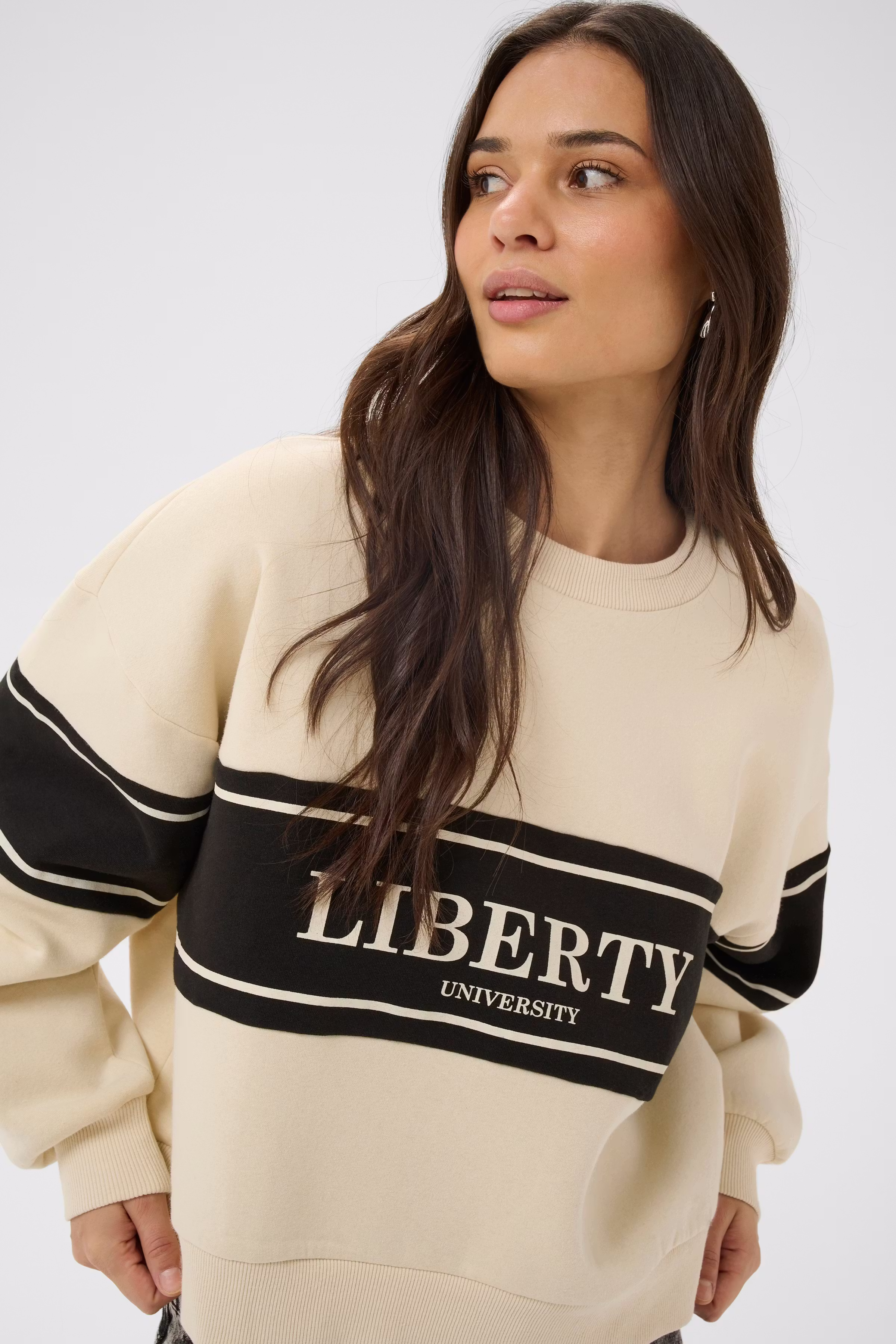 KAassia Sweatshirt LOOKBOOK DETAIL 10511063-125202