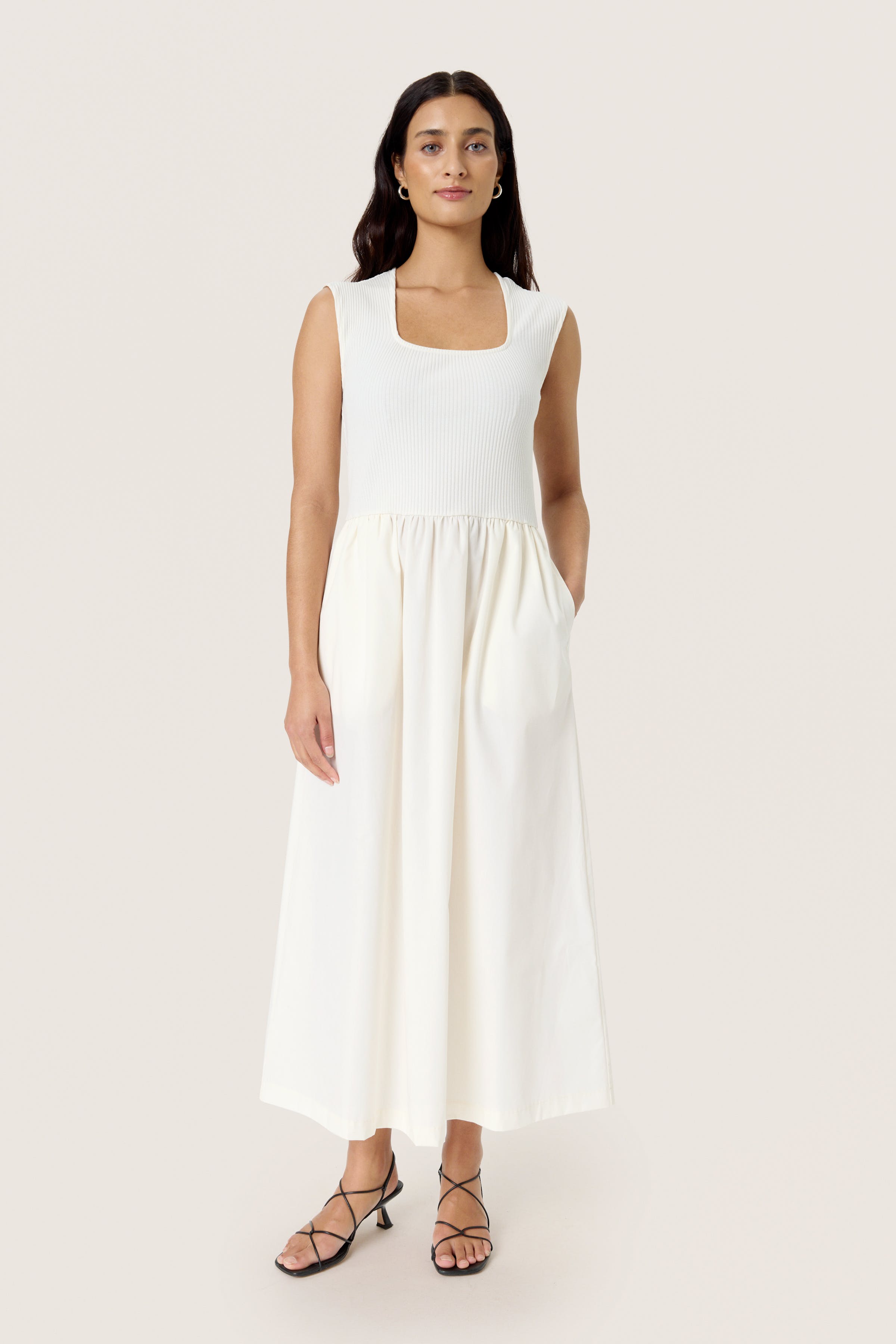 SLSimone Kjole LOOKBOOK FRONT 30407490-110701