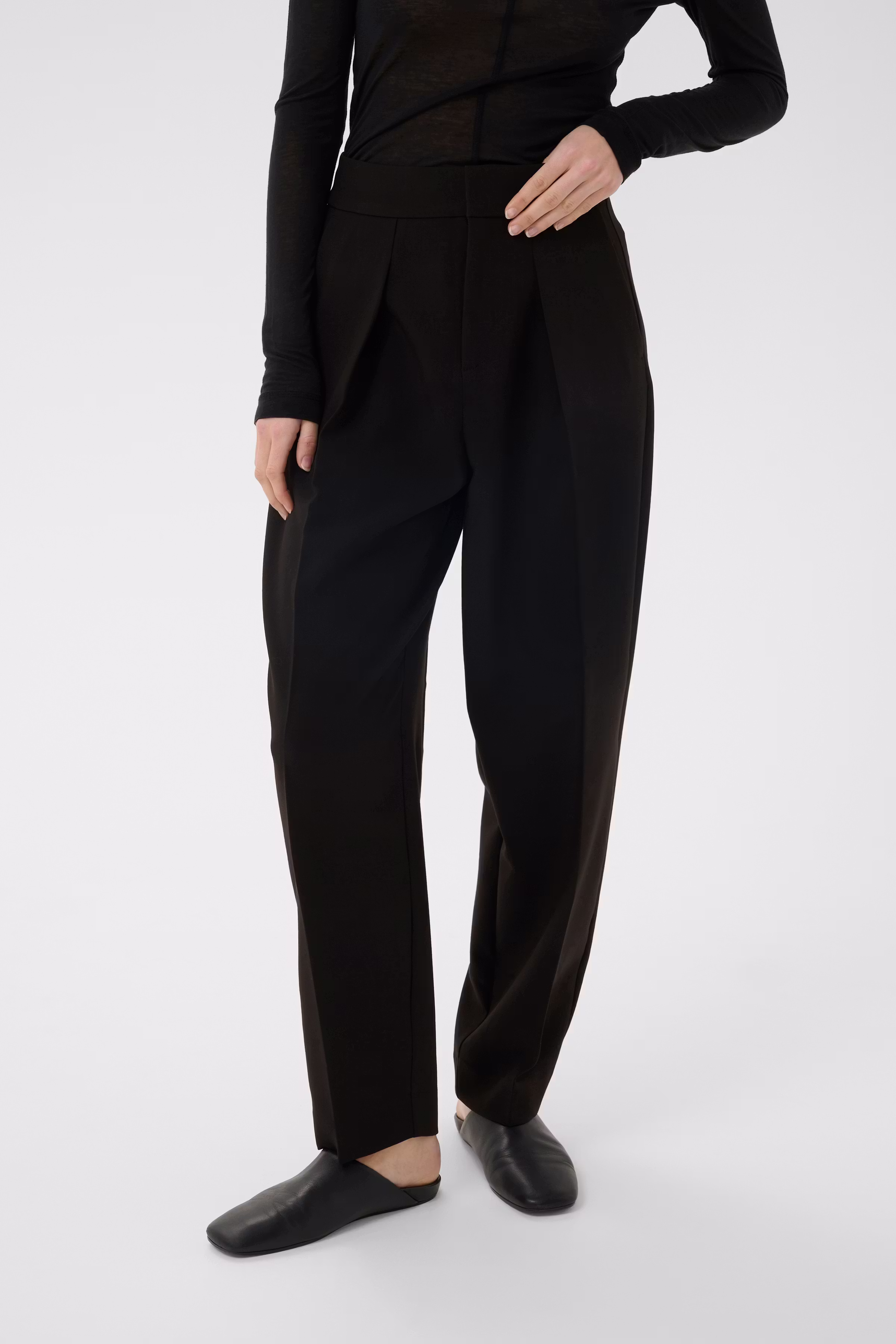 WilceeIW Barrel Broek LOOKBOOK FRONT 30111272-194008