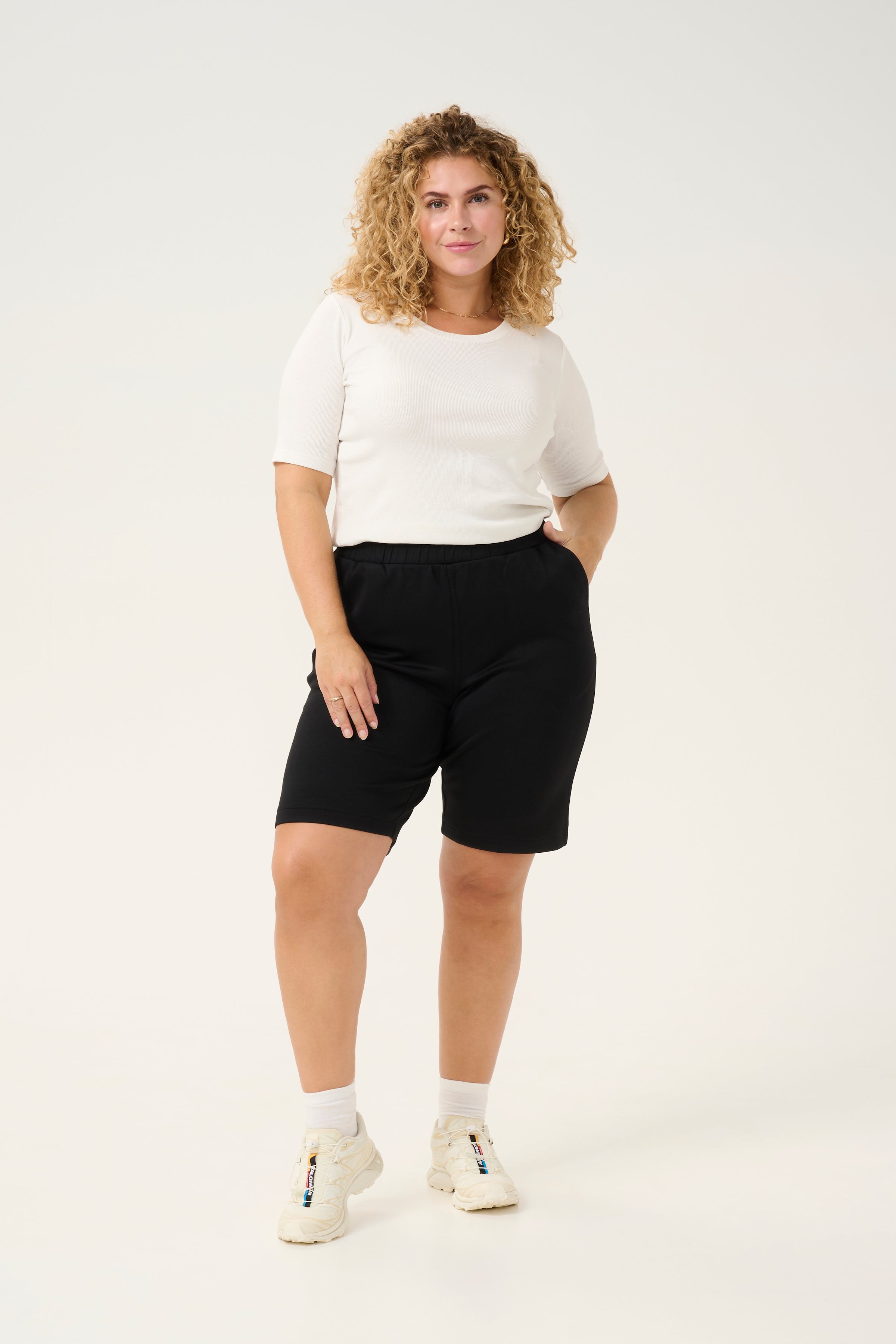 KCannita Shorts LOOKBOOK FRONT 10583279-100121