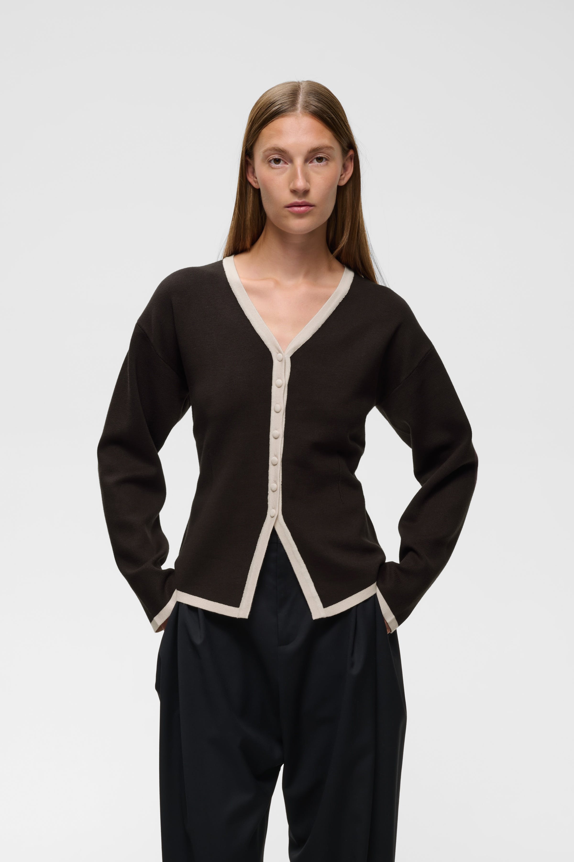 YENAHIW Cardigan LOOKBOOK FRONT 30113223-191109