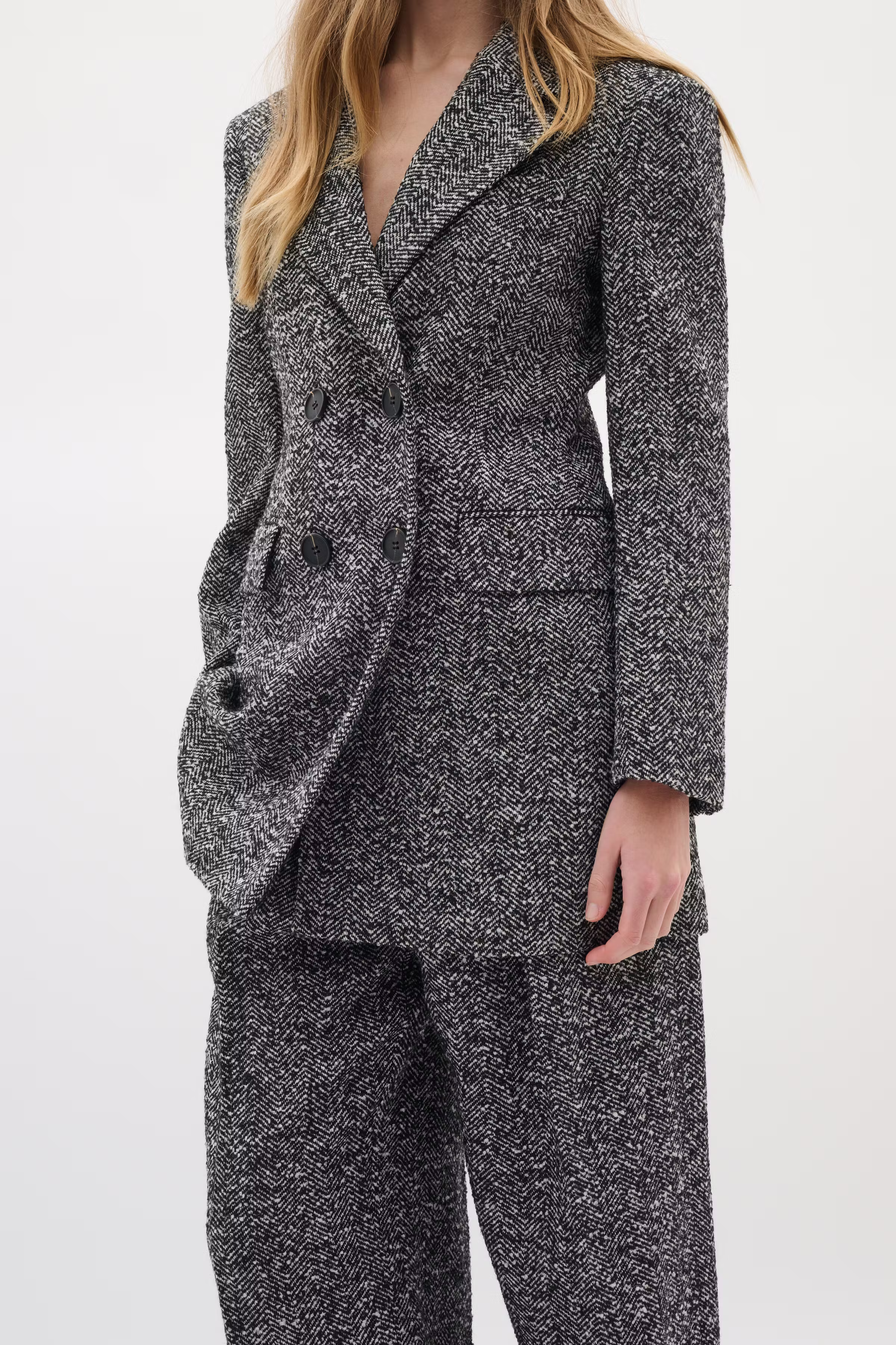 BryannyIW Blazer LOOKBOOK FRONT 30111009-300027