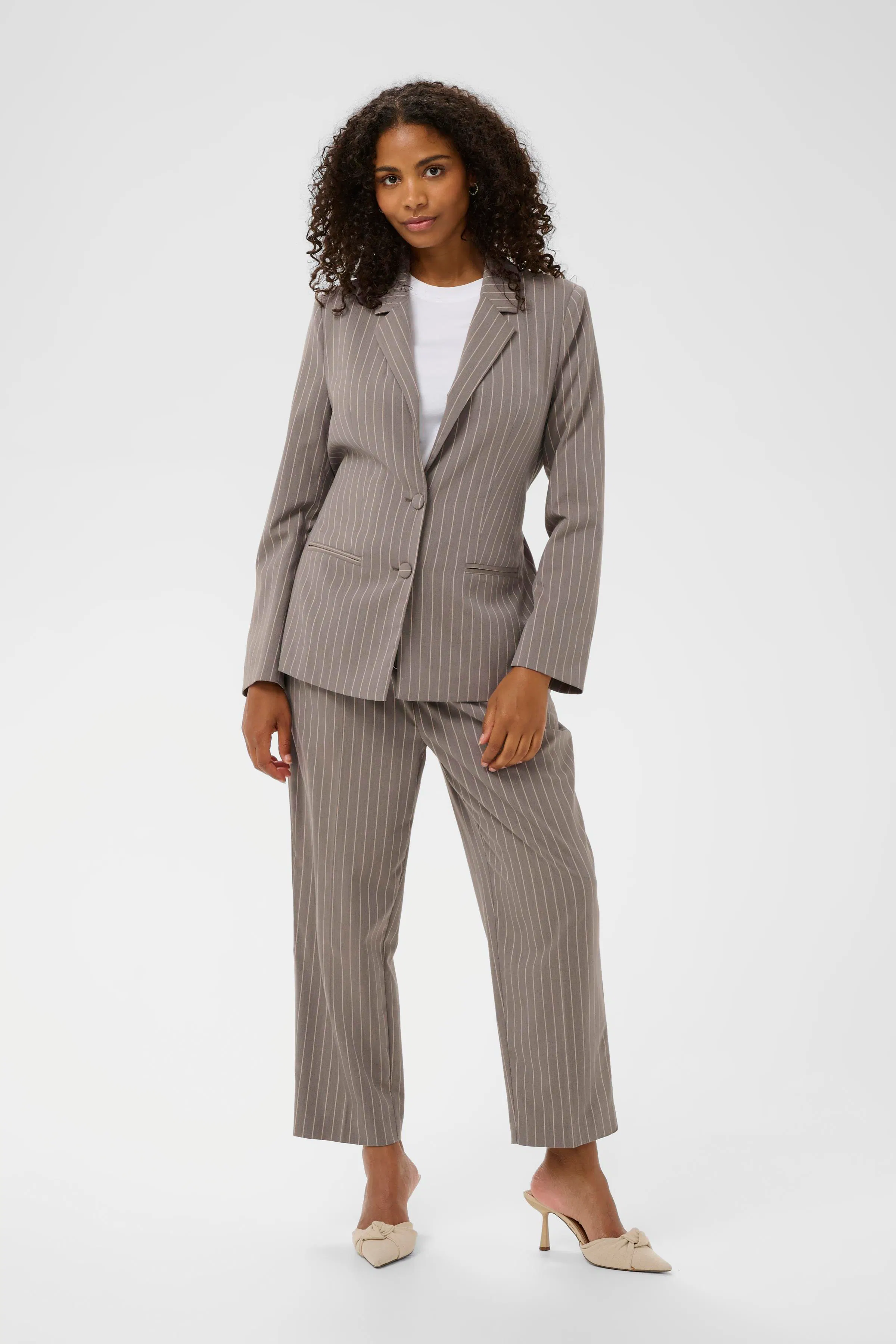 KAmerril Blazer LOOKBOOK FRONT 10511152-108808