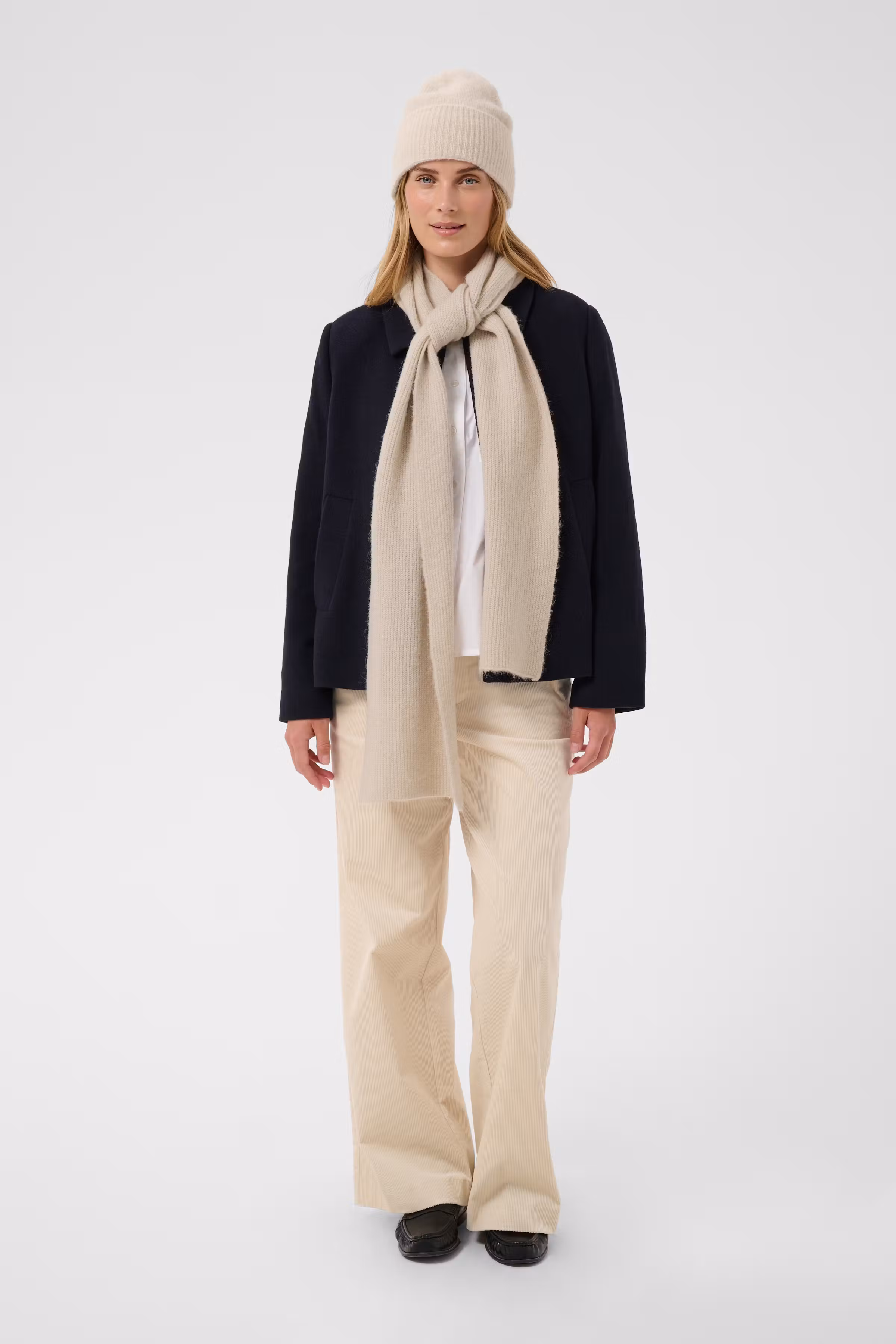 SveaPW Skjerf LOOKBOOK FRONT 30310724-130400