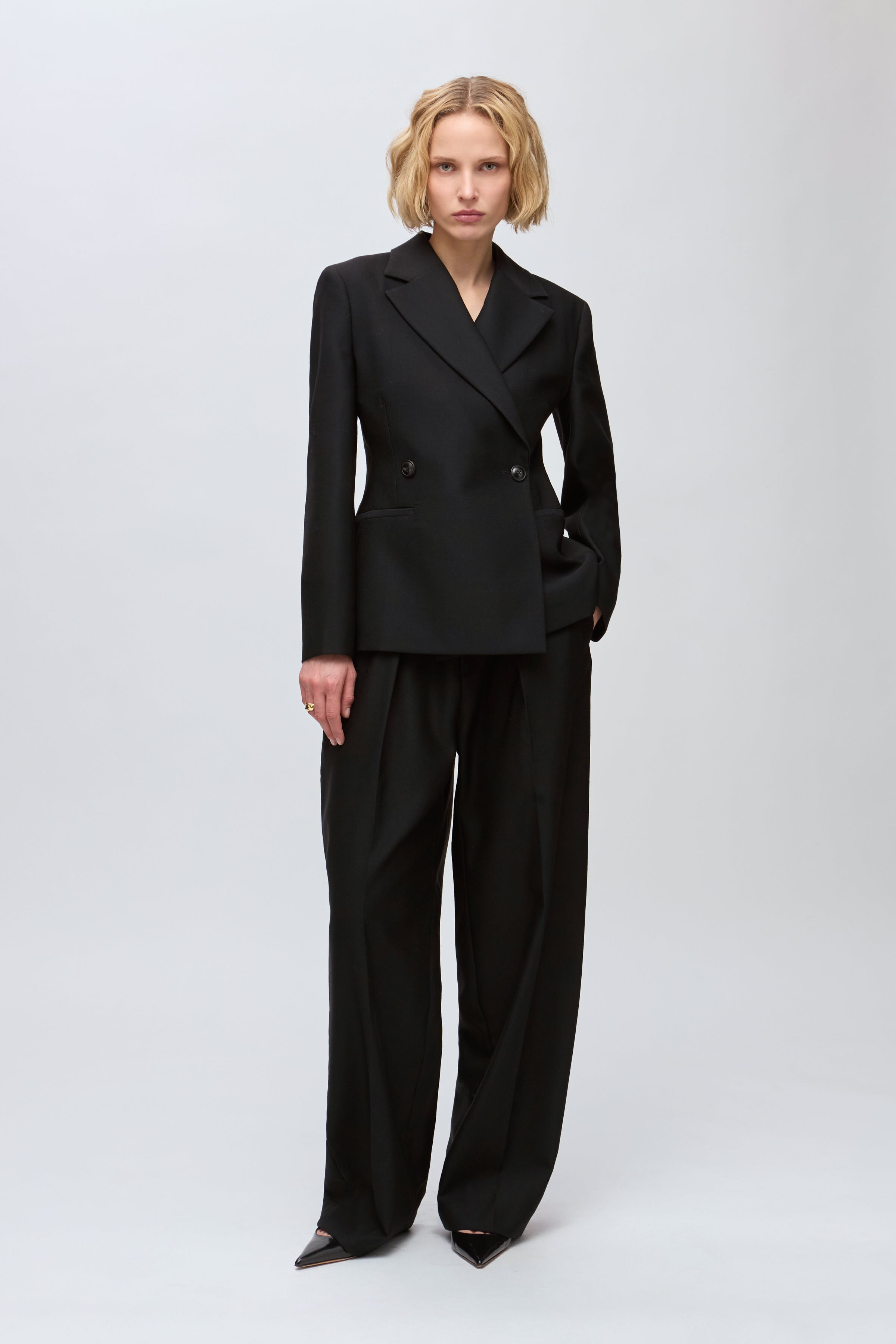 IOJolene Blazer LOOKBOOK FRONT 30600129-BK999