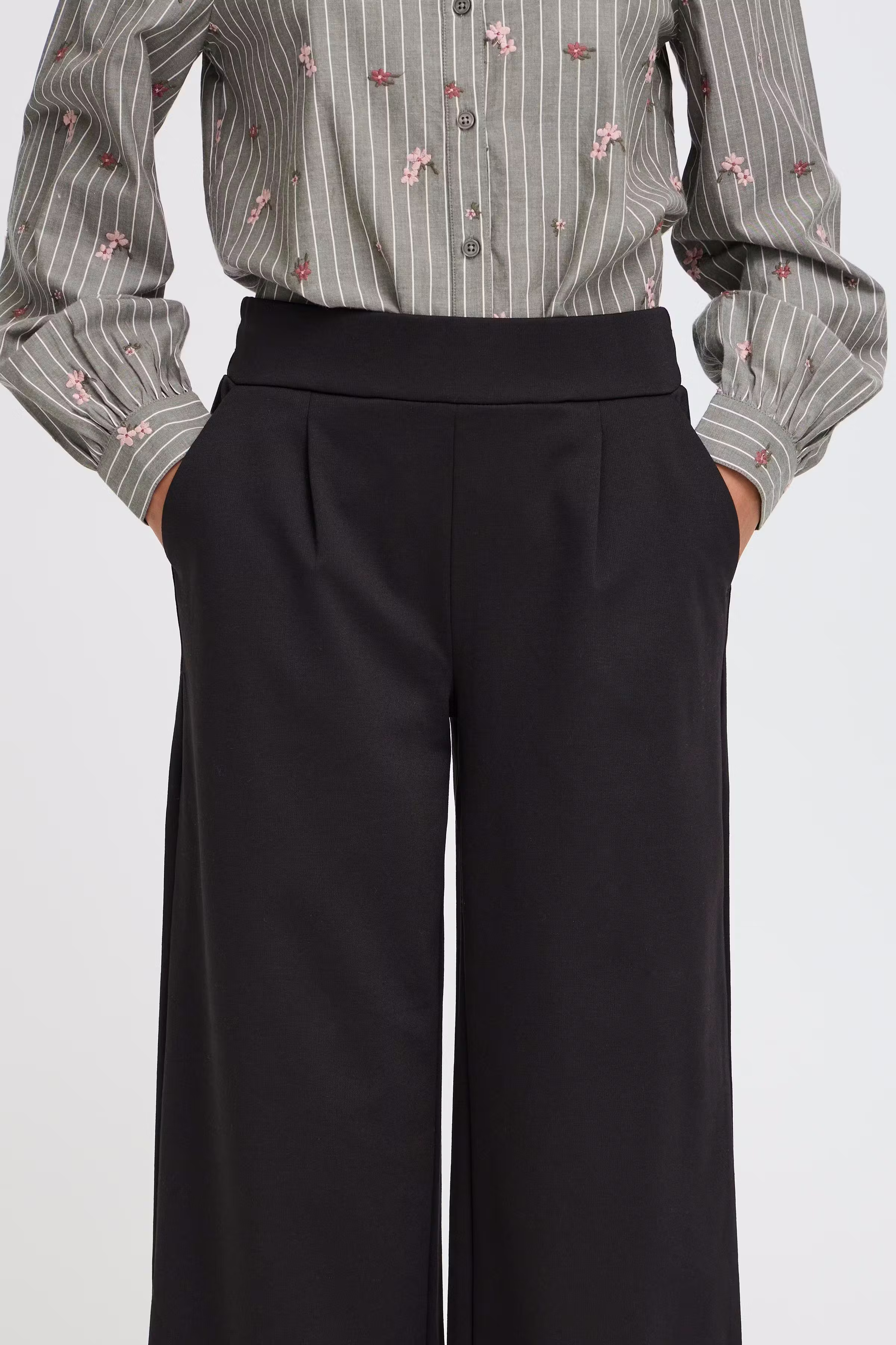 BYRIZETTA Trousers LOOKBOOK DETAIL 20815029-200451