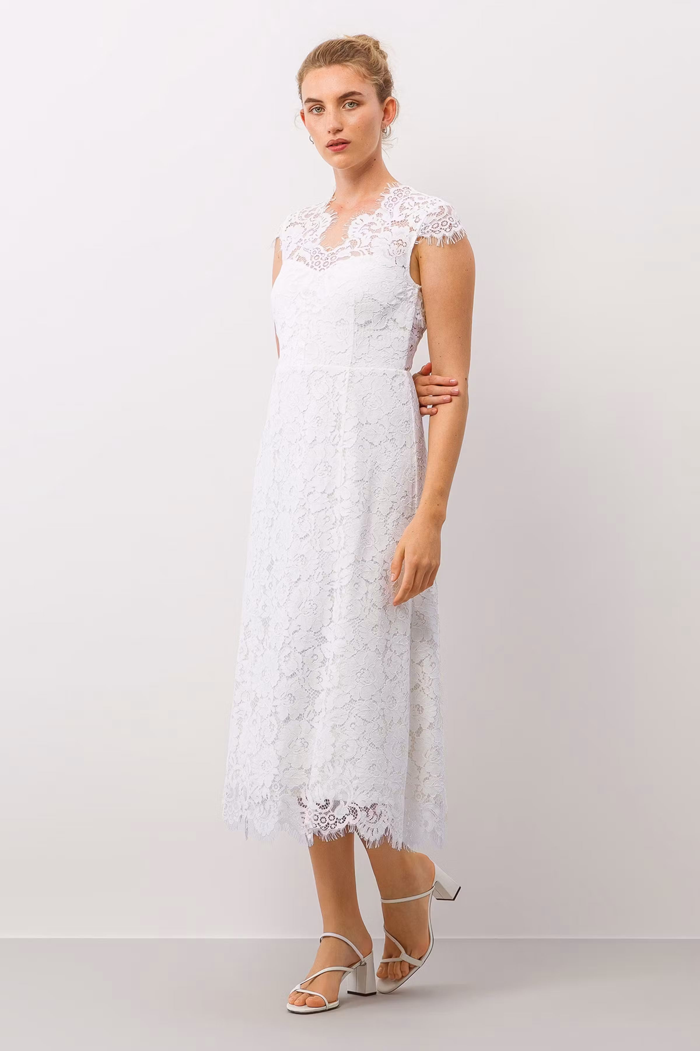 IOLACE Dress LOOKBOOK FRONT 30600186-WH010