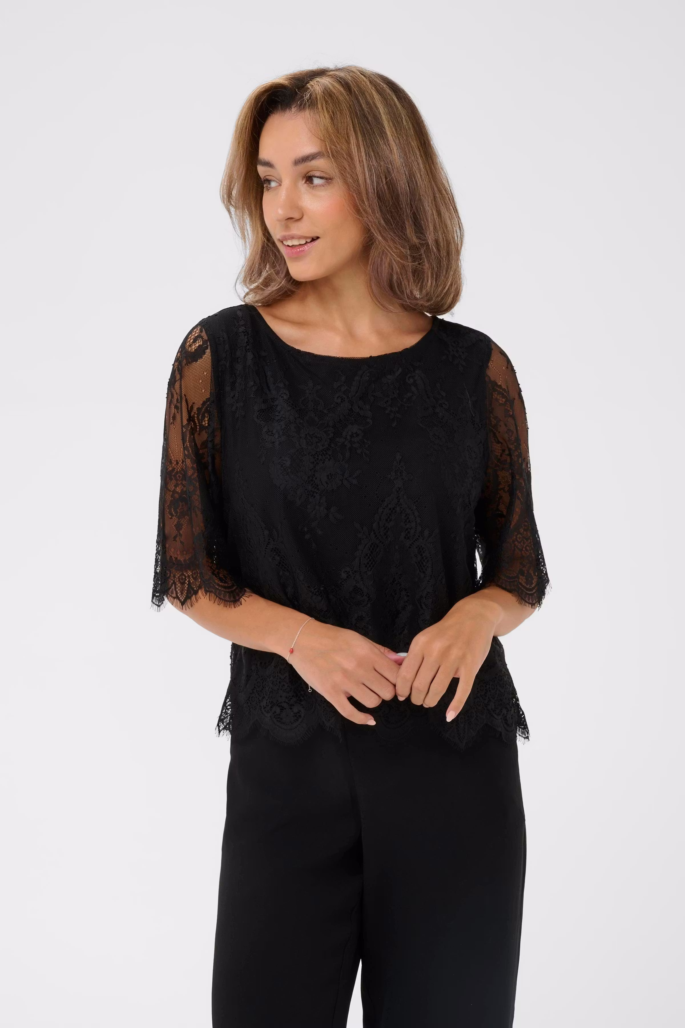 CRYumi Blouse LOOKBOOK FRONT 10615197-100120
