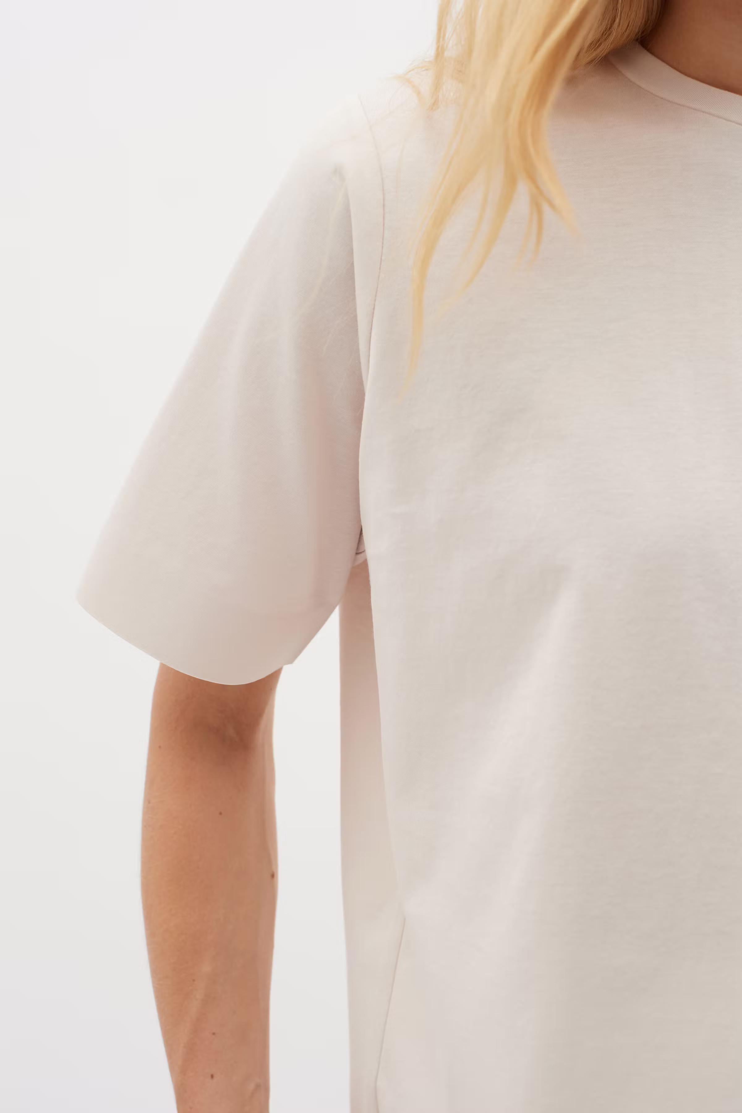 LuxeIW Base T-shirt LOOKBOOK DETAIL 30109352-130000