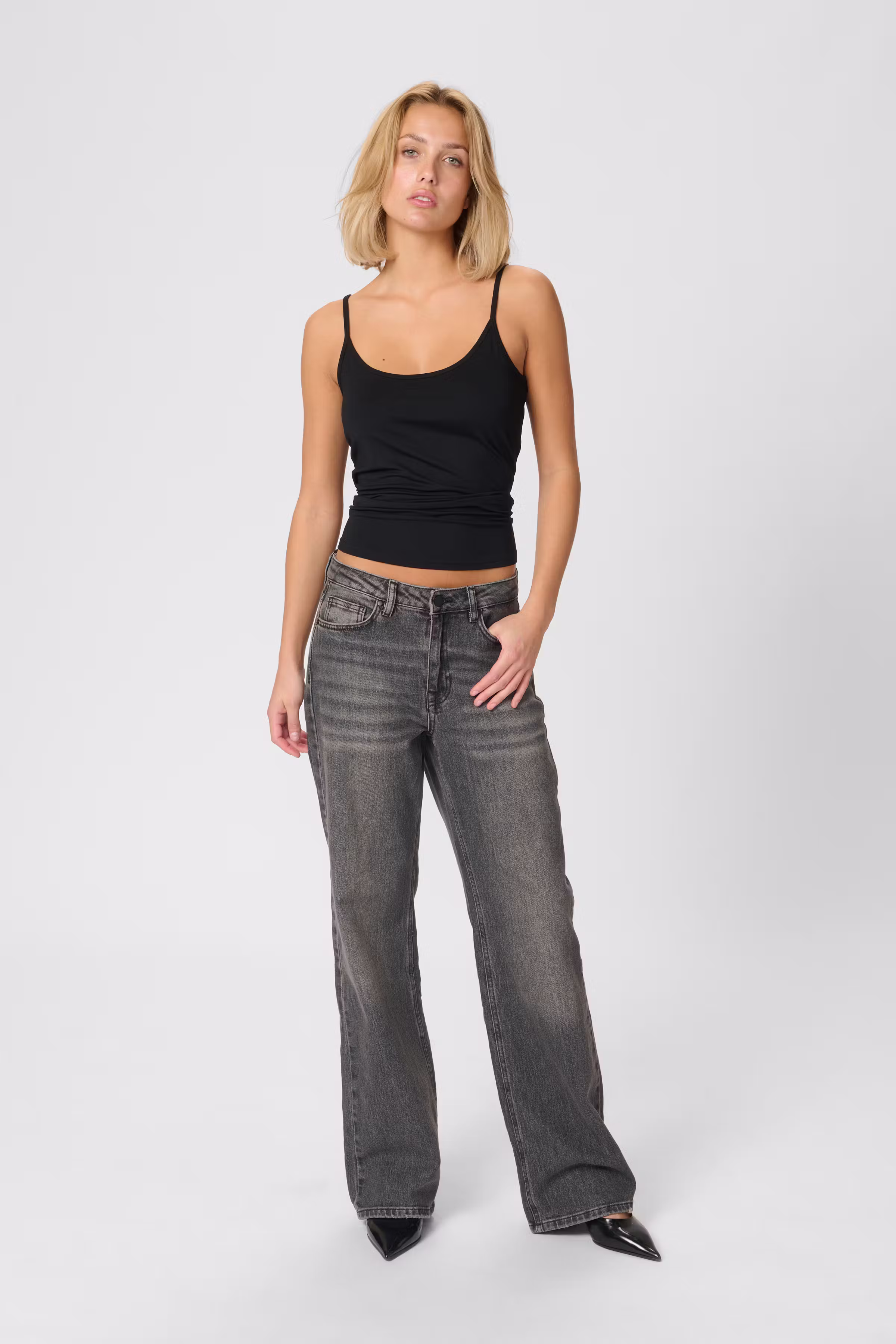 17 THE MODAL TOP LOOKBOOK FRONT 10703599-100031