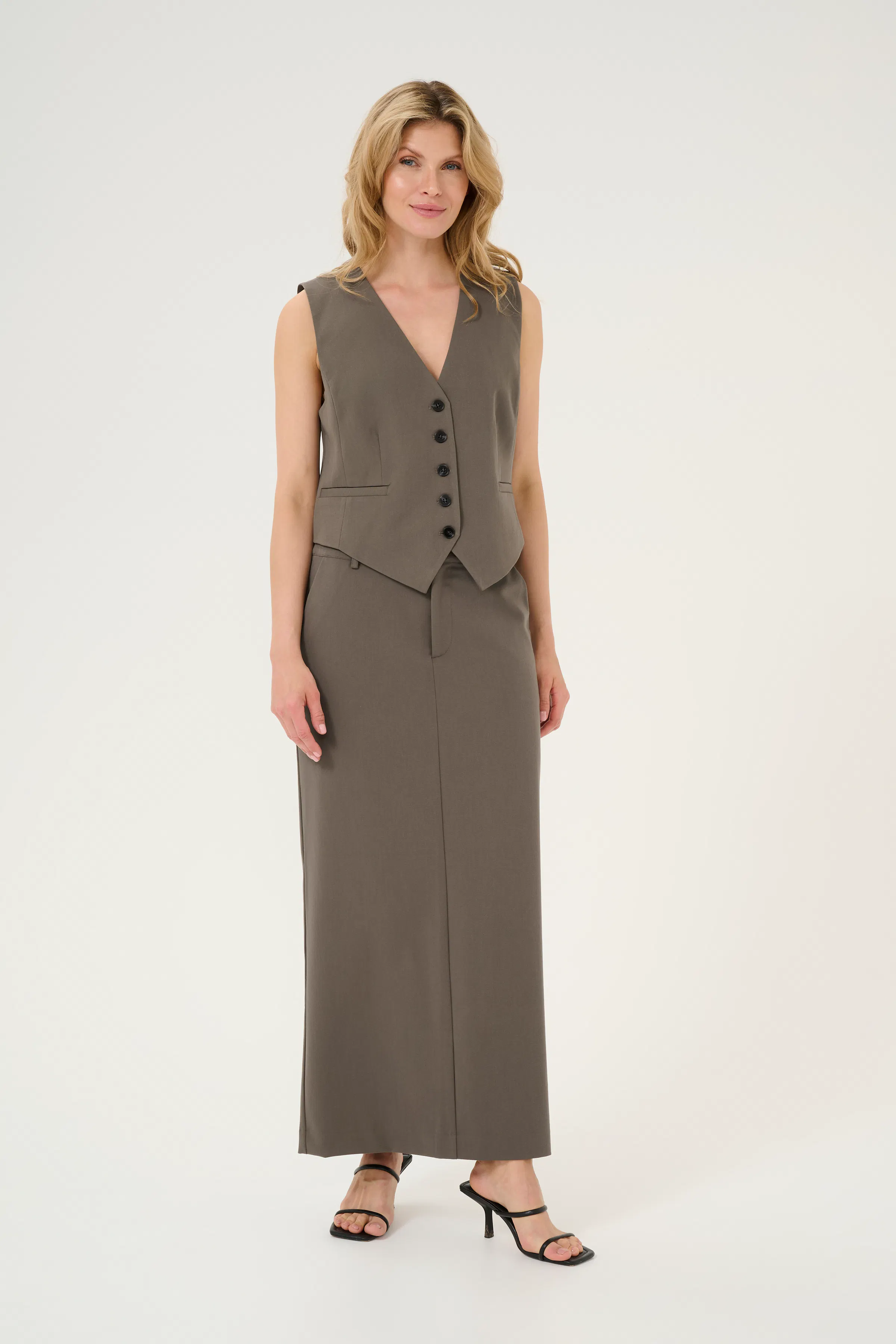 KAsakura Skjørt LOOKBOOK FRONT 10552310-190810
