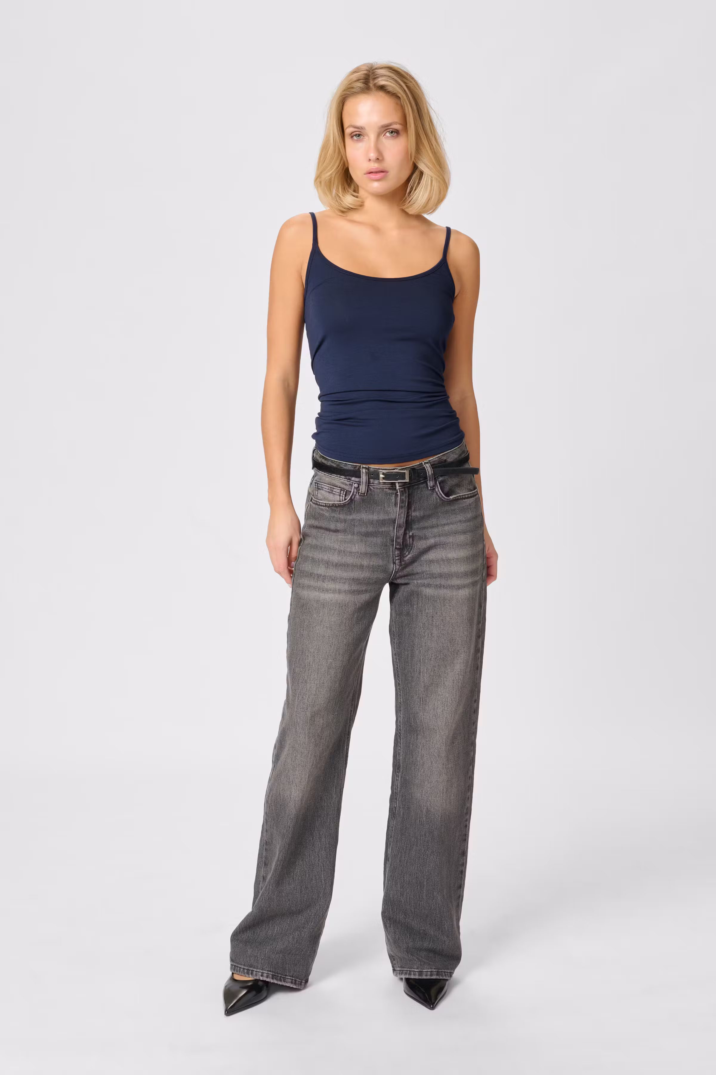 17 THE MODAL TOP LOOKBOOK FRONT 10703599-194010