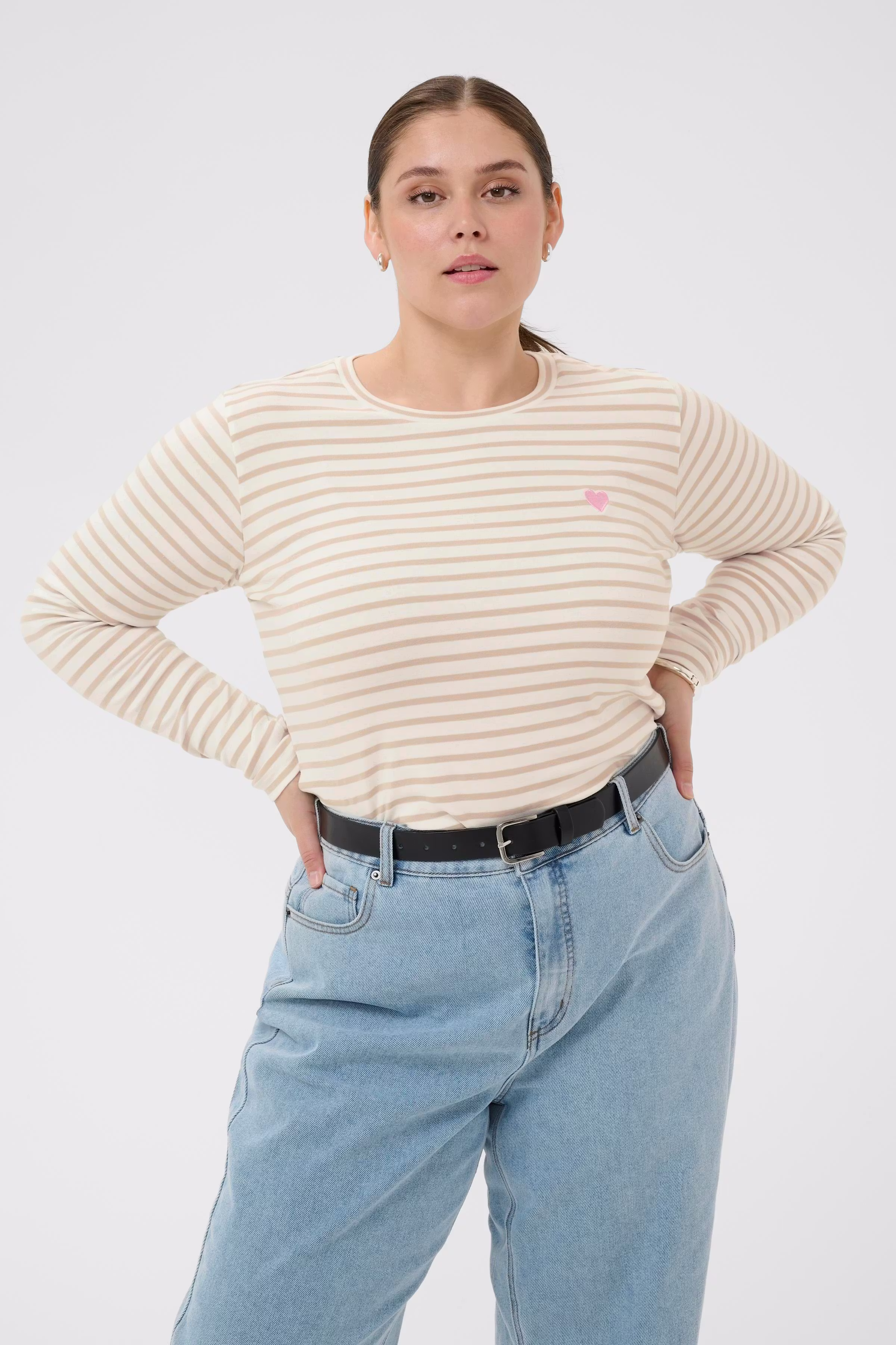 KClia T-shirt LOOKBOOK FRONT 10580179-109187