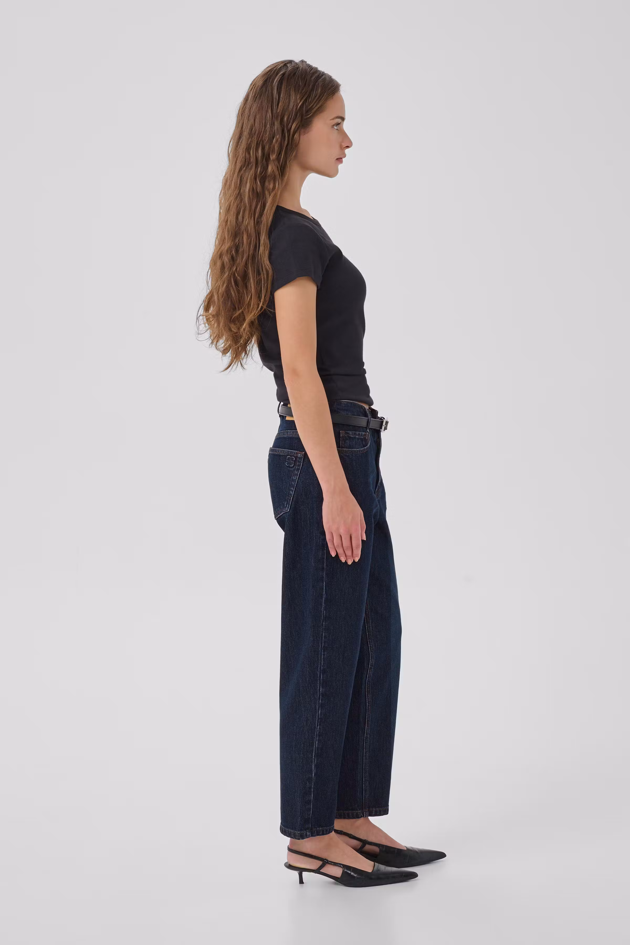 04 THE MOMMY HIGH TAPERED JEANS LOOKBOOK DETAIL 10704537-100067