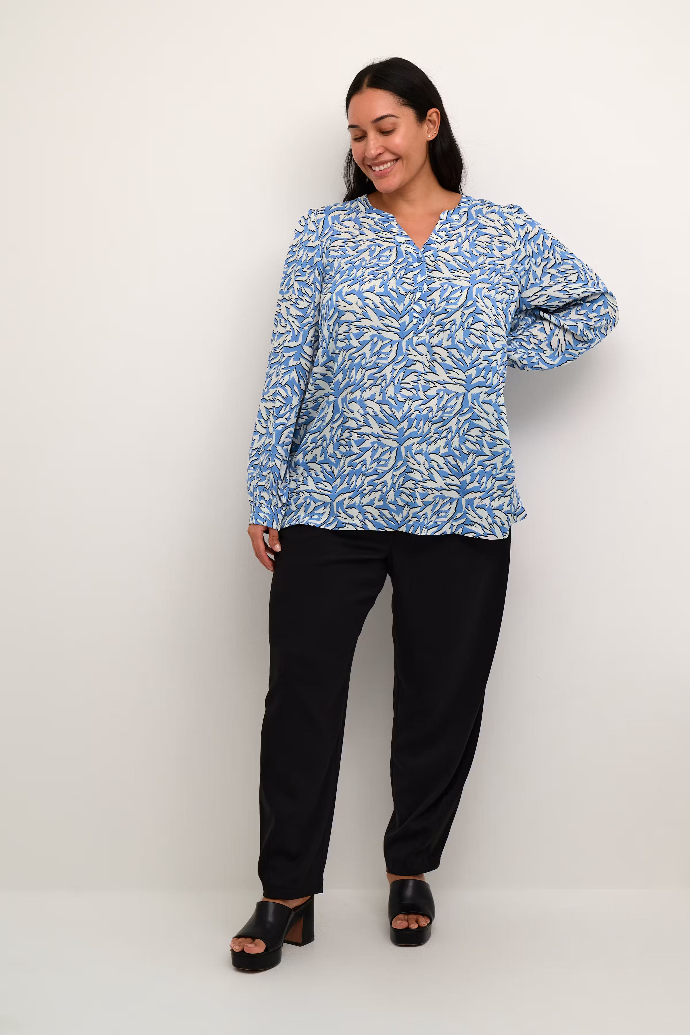 KCjenny Bluse LOOKBOOK FRONT 10582227-105656