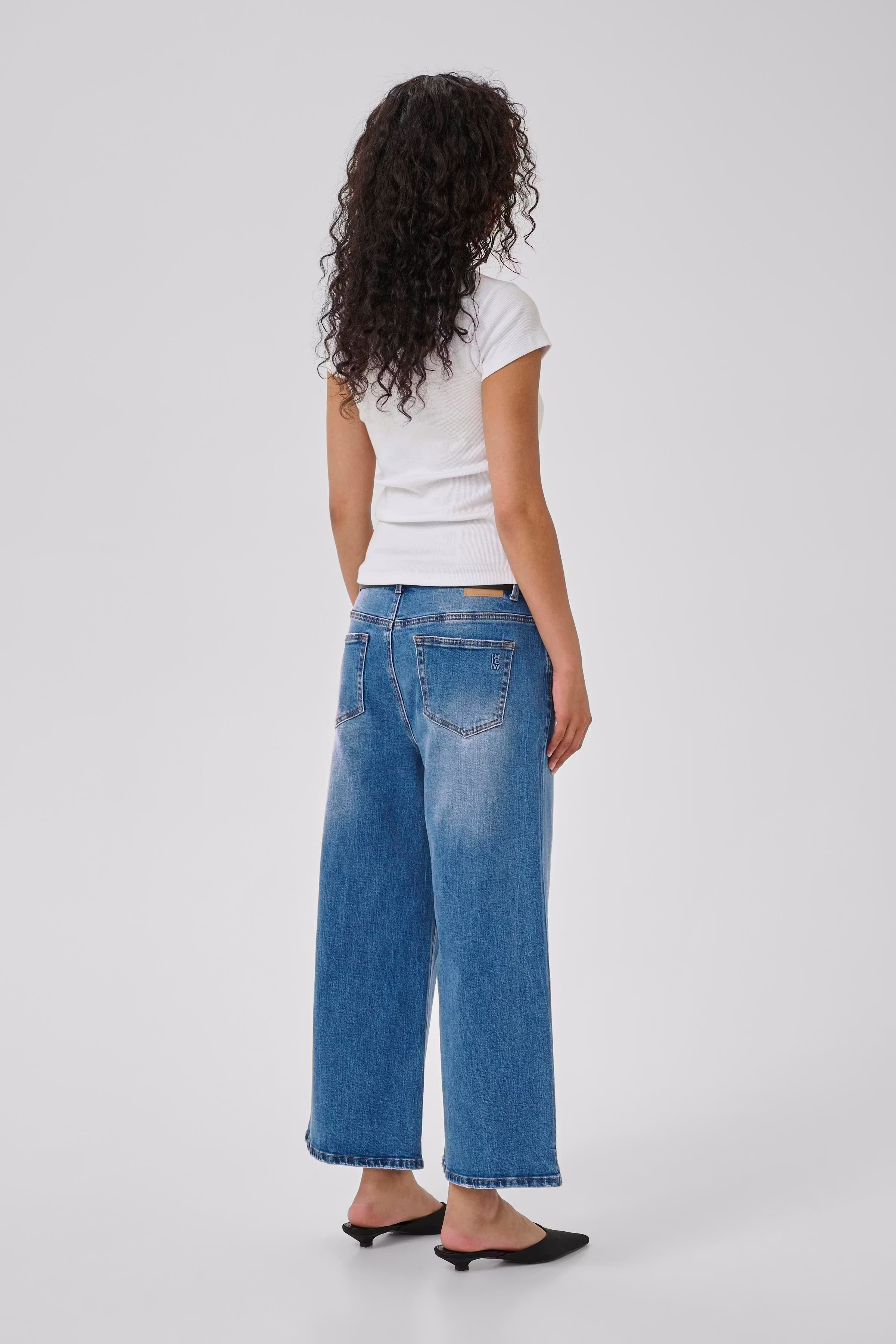 MWAlma X-Wide Jeans LOOKBOOK BACK 10705258-100053