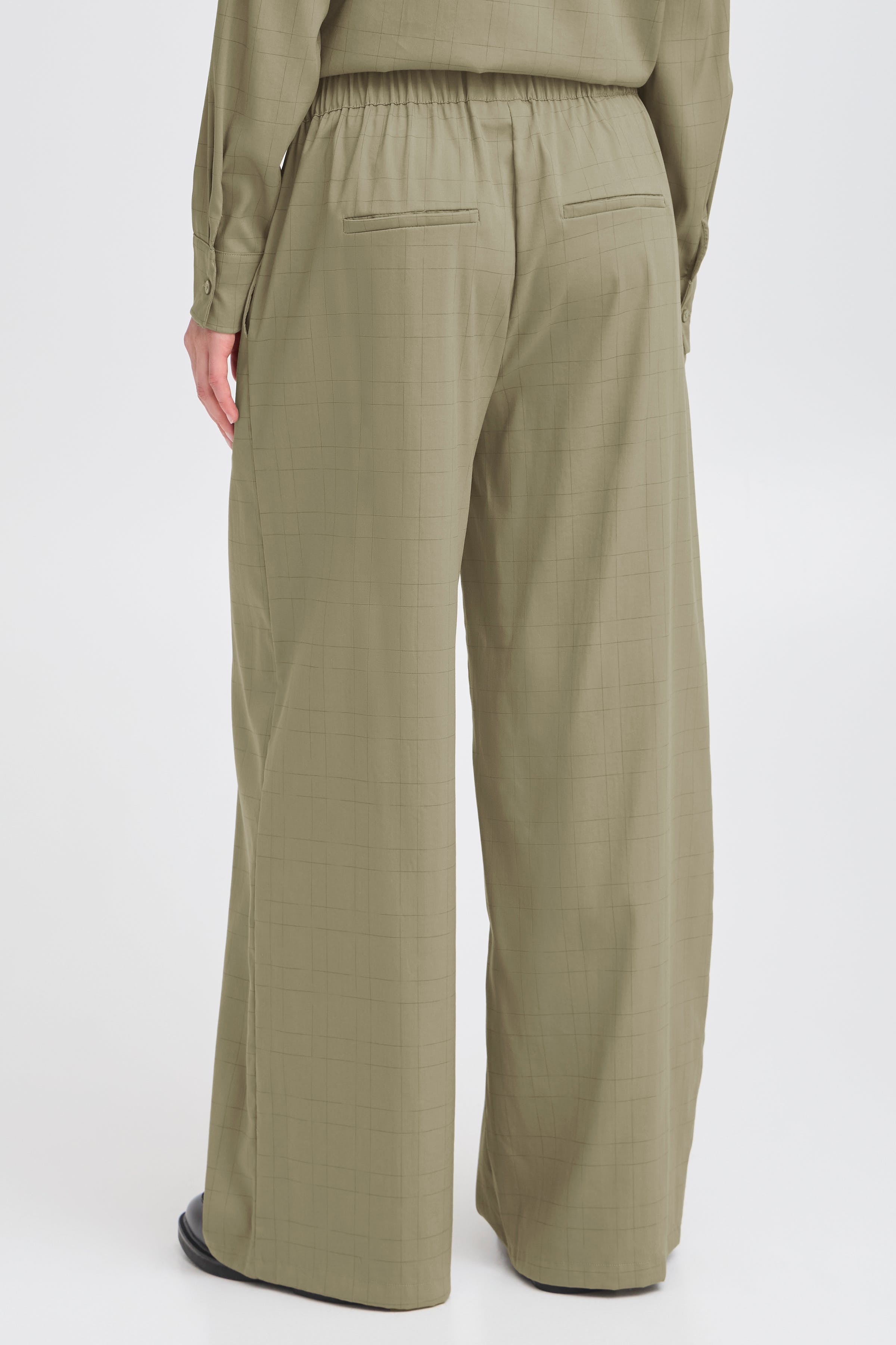 FRCHECKA Trousers LOOKBOOK BACK 20616230-185806