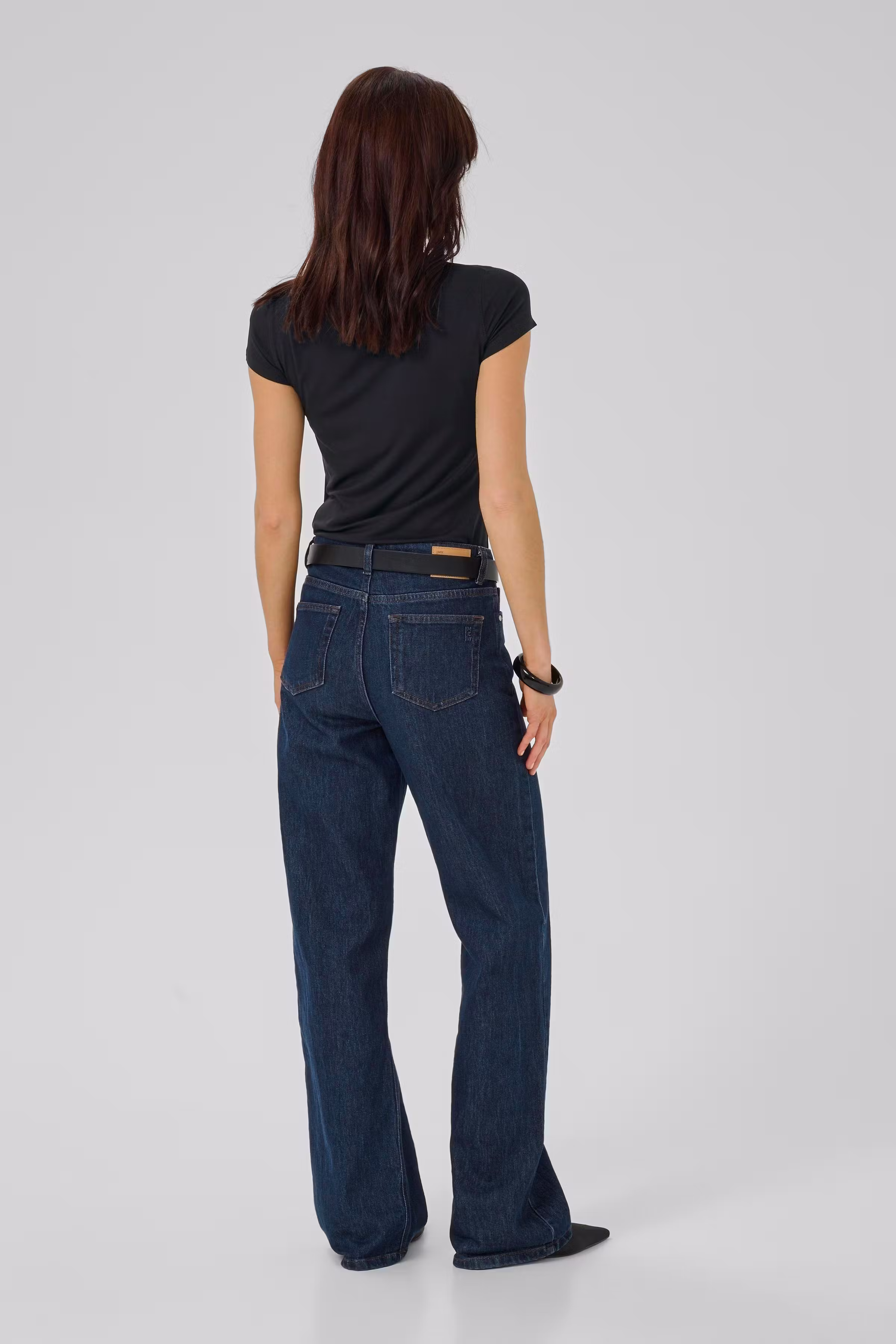 16 THE MODAL TEE LOOKBOOK BACK 10703596-100031