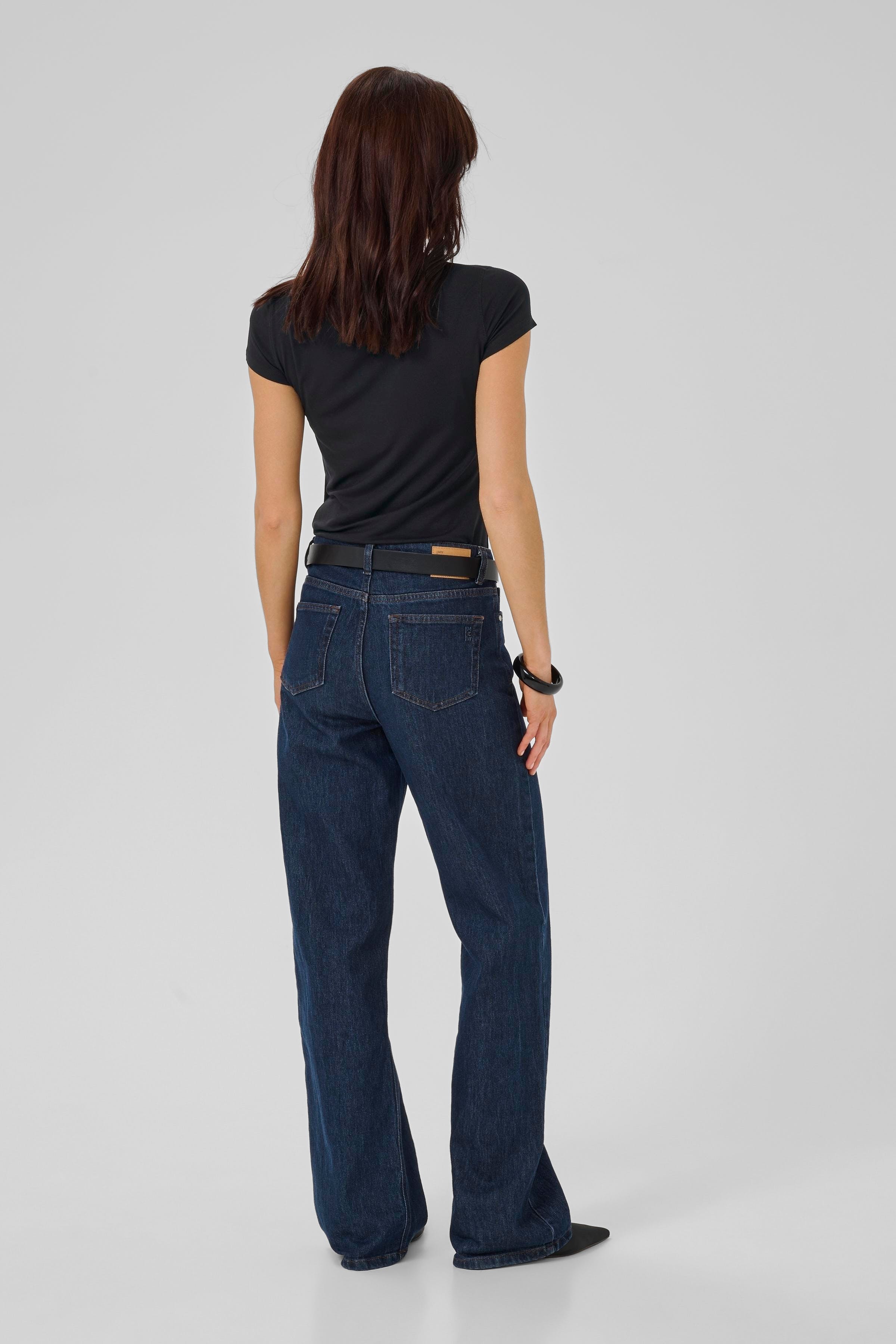 16 THE MODAL TEE LOOKBOOK BACK 10703596-100031