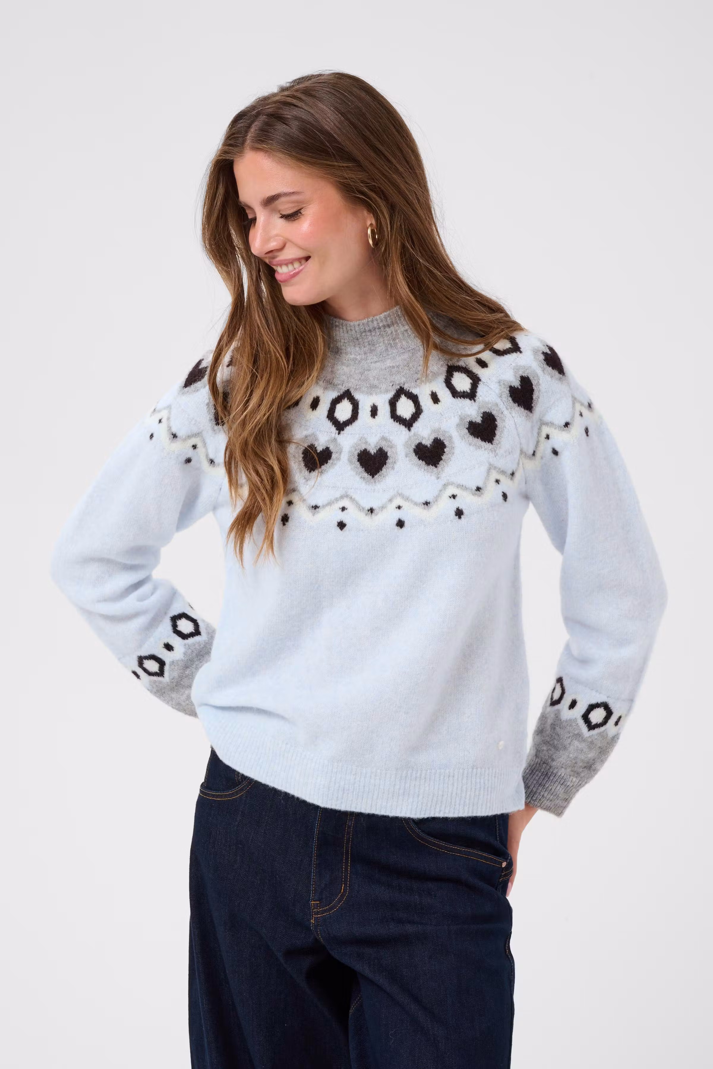 CRCherrie Pullover LOOKBOOK FRONT 10615628-134111