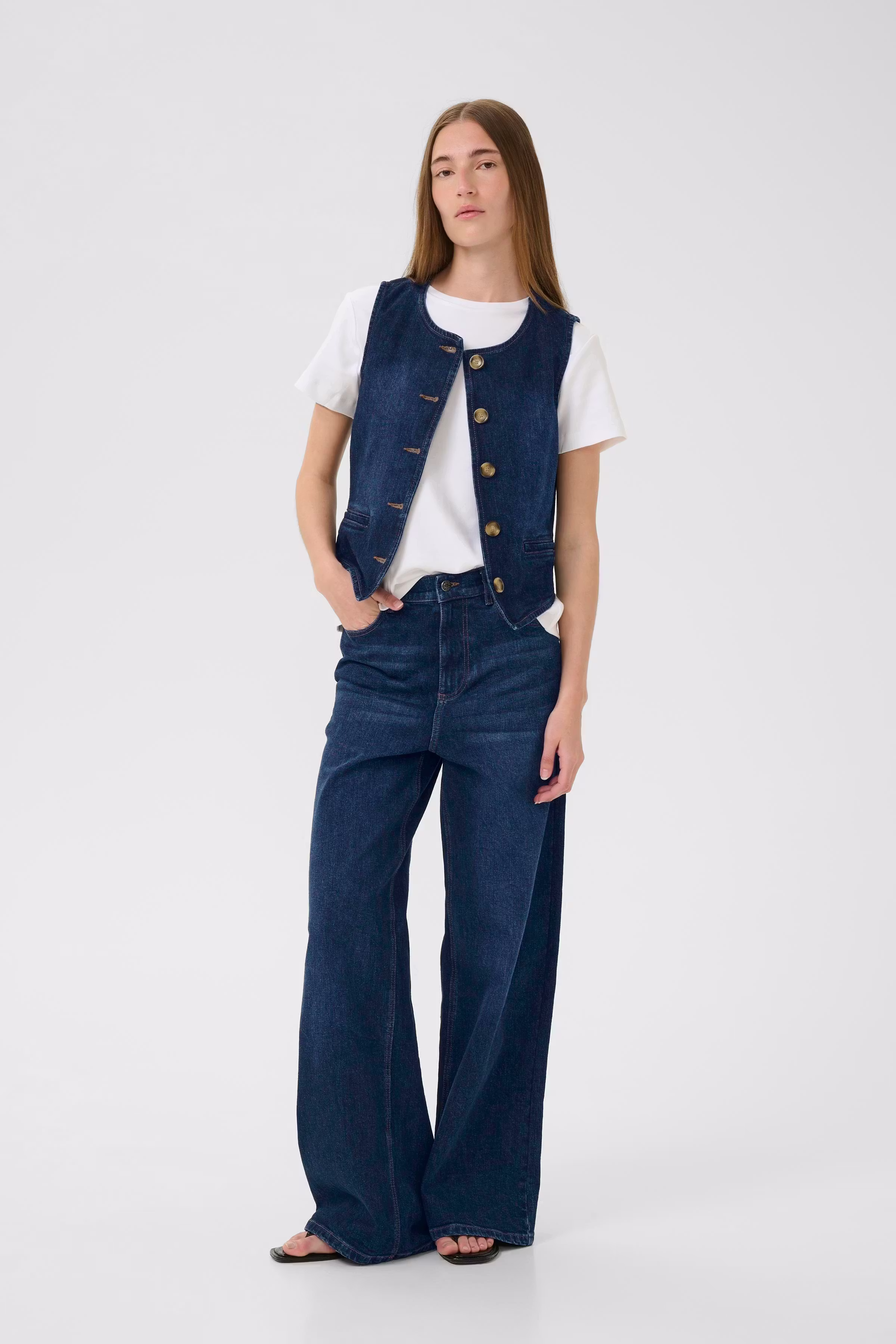 NanaIW Denim Vest LOOKBOOK FRONT 30110967-304092