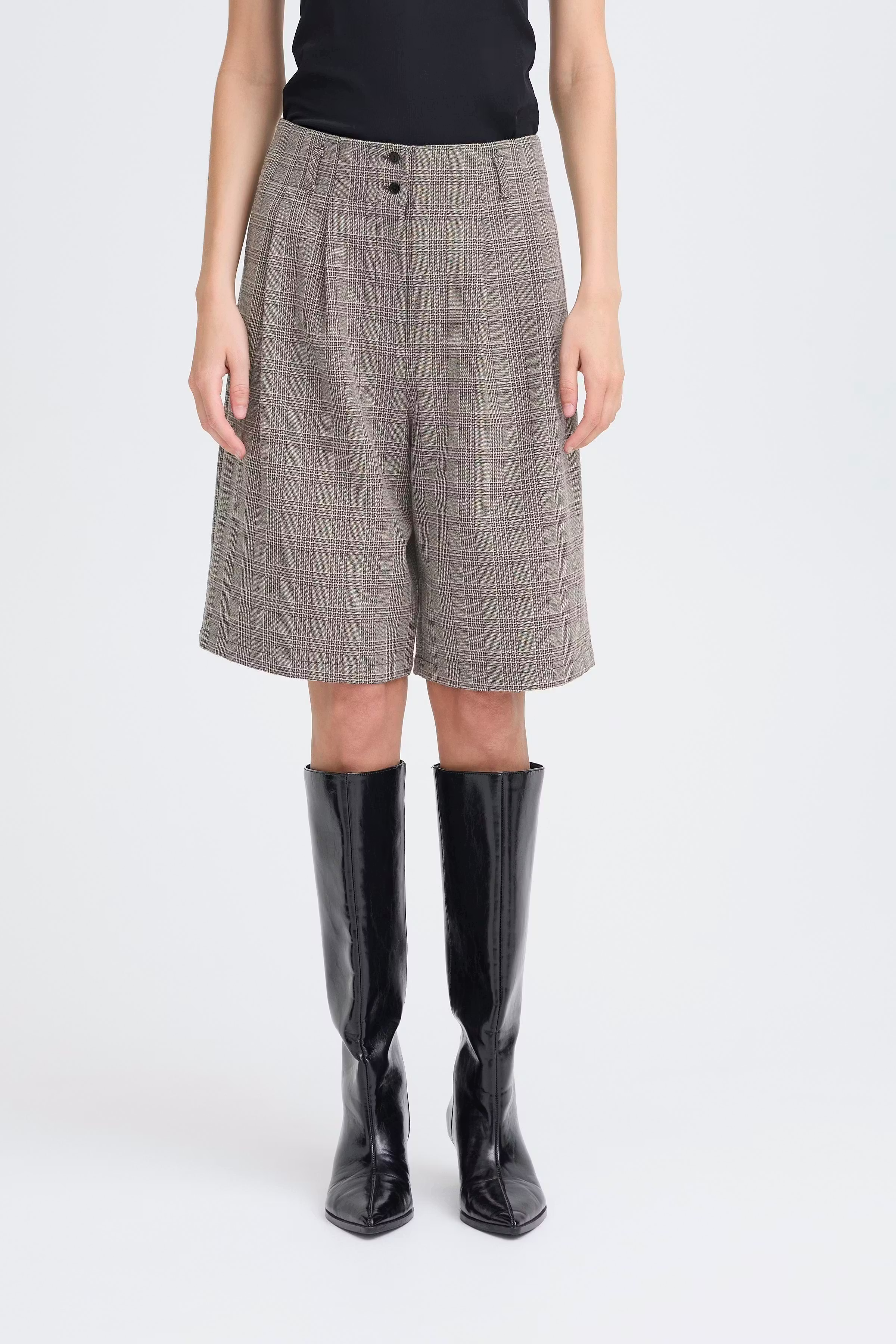 IHXROSIE Shorts LOOKBOOK FRONT 20123914-205640