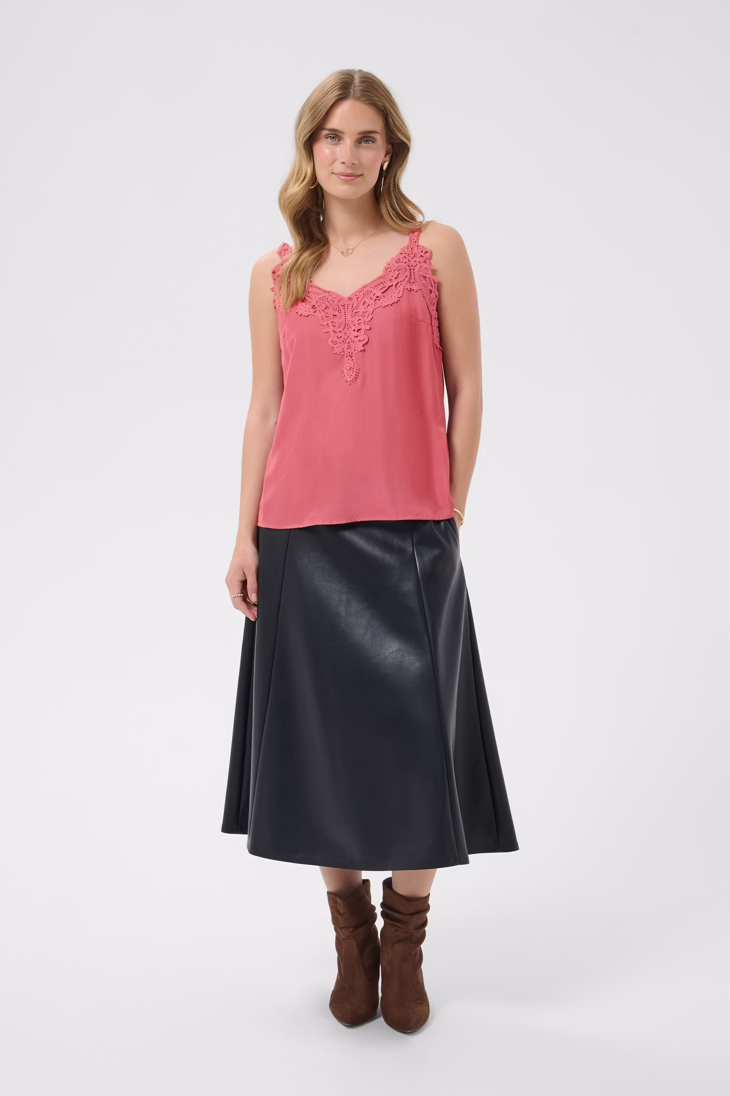 CRANNA Top LOOKBOOK FRONT 10611224-171522