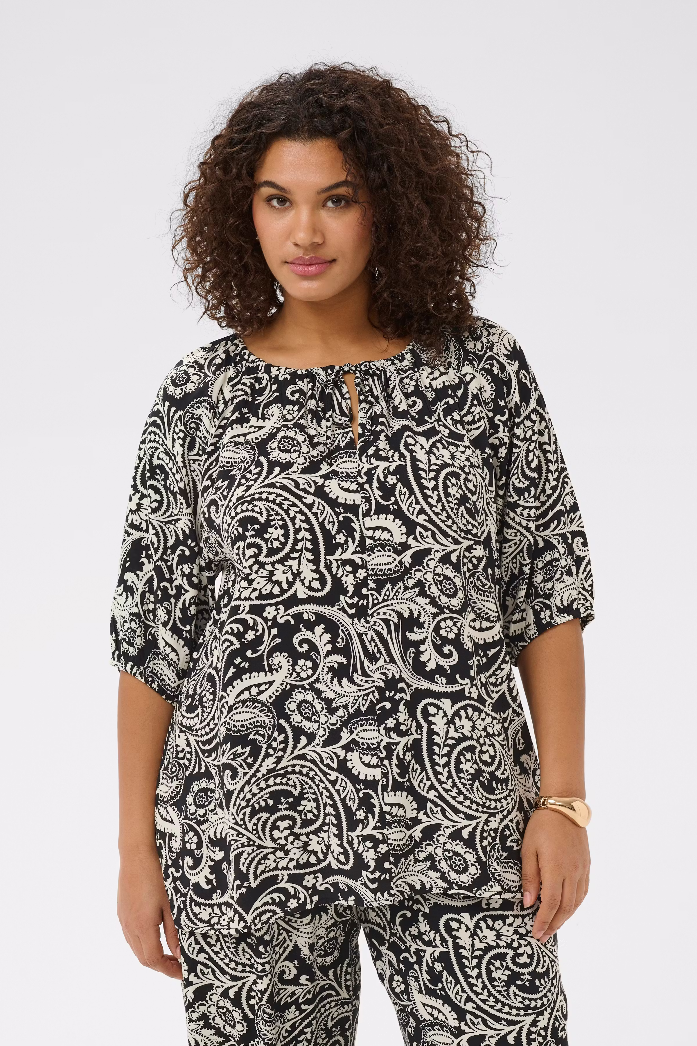 KCberry Bluse LOOKBOOK FRONT 10584157-109282