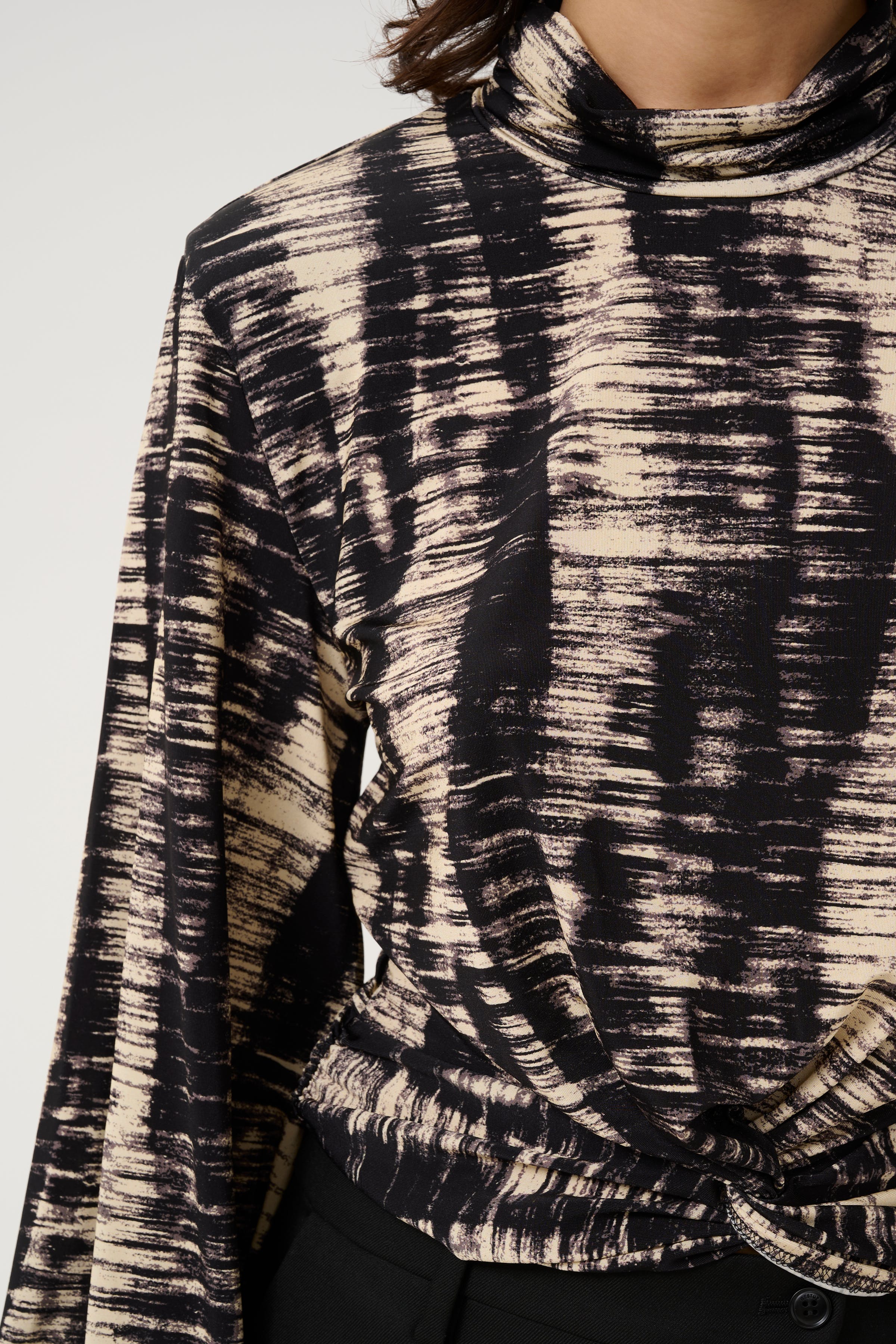 GZemilia Blouse LOOKBOOK DETAIL 10909963-107275