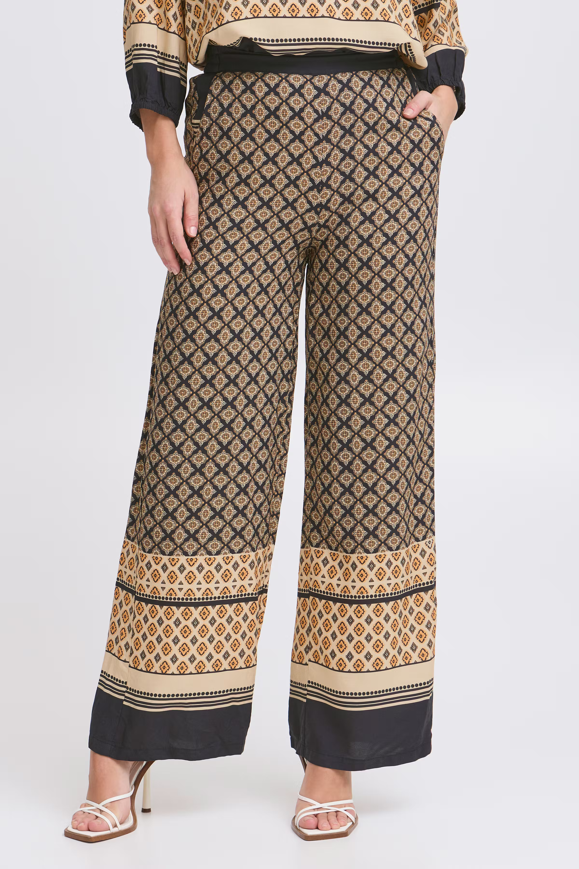 PZOLIVIA High Waist Straight Leg Bukser LOOKBOOK FRONT 50208809-204511