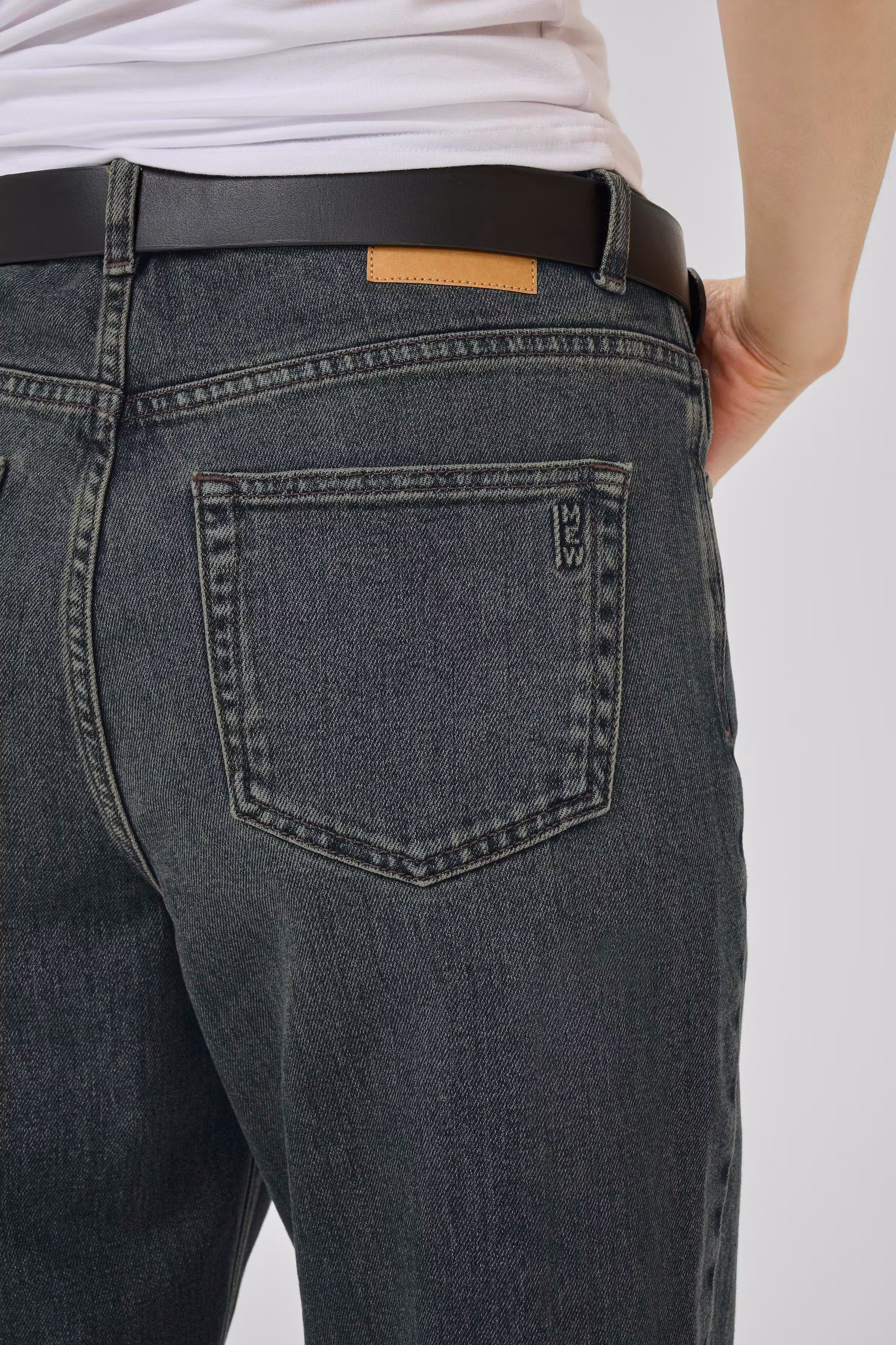 05 THE LOUIS HIGH WIDE JEANS LOOKBOOK DETAIL 10704222-100066