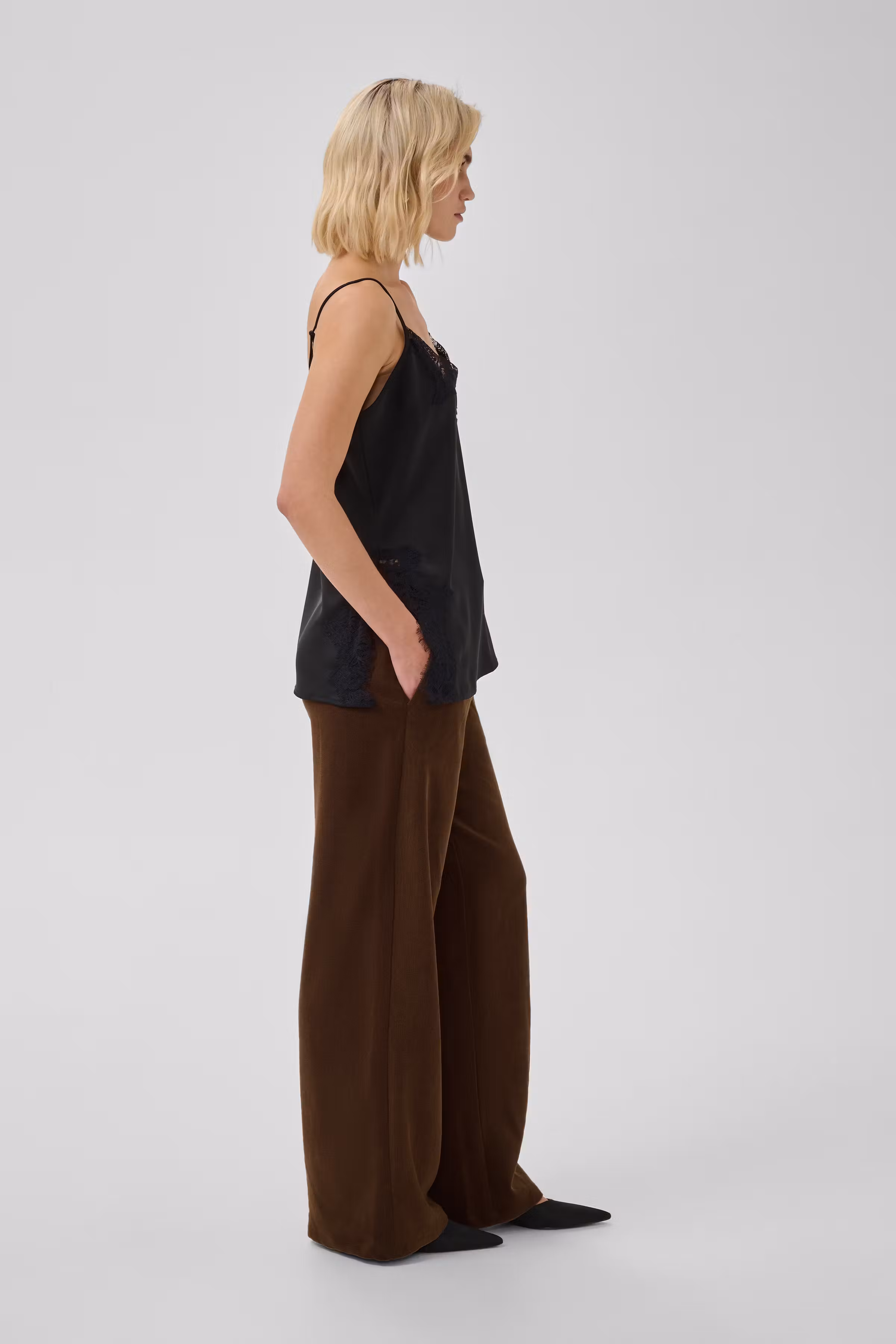 MWDora Byxor LOOKBOOK DETAIL 10705676-181027