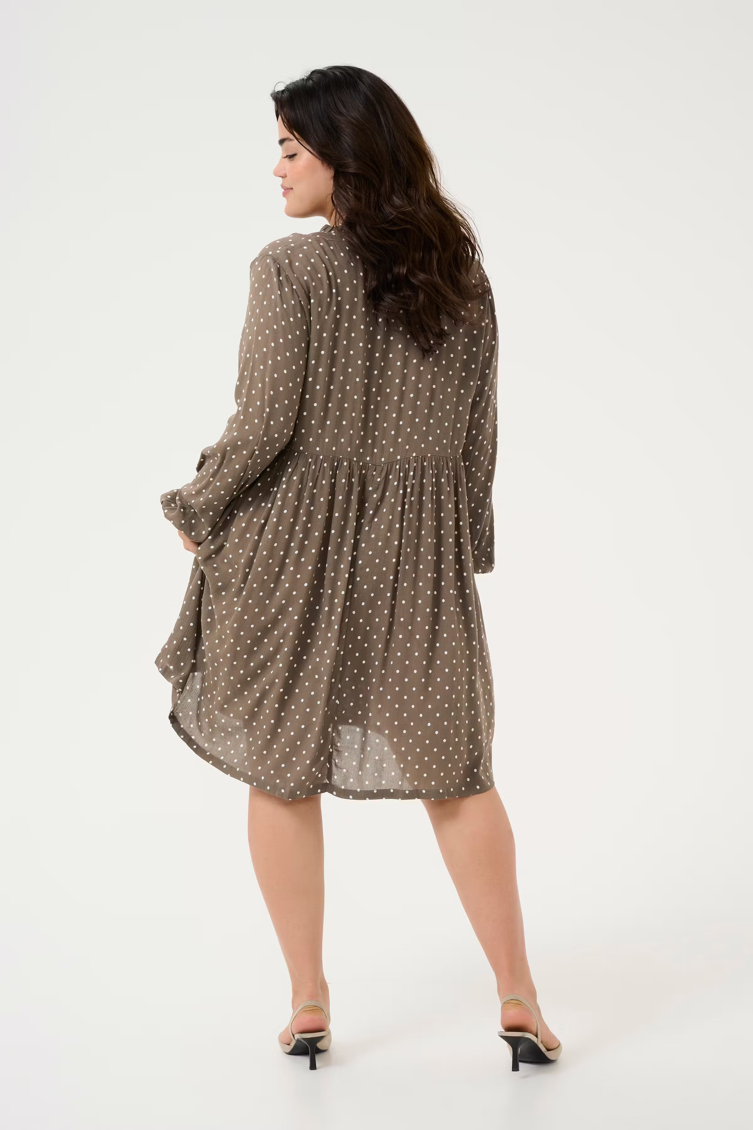 KCbetty Dress LOOKBOOK BACK 10582946-107041