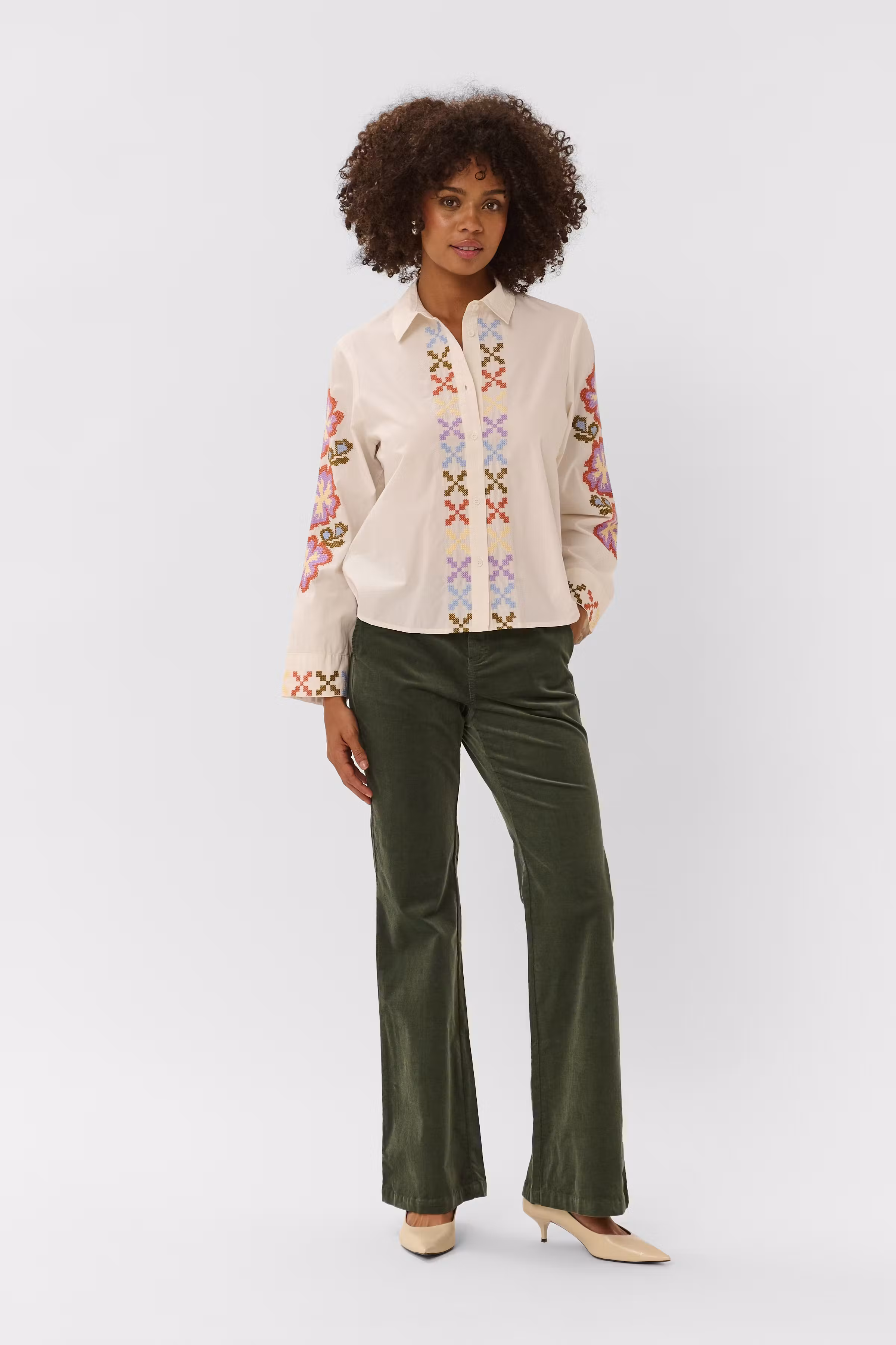 CUbreezy Skjorta med broderi LOOKBOOK FRONT 50112708-1000390