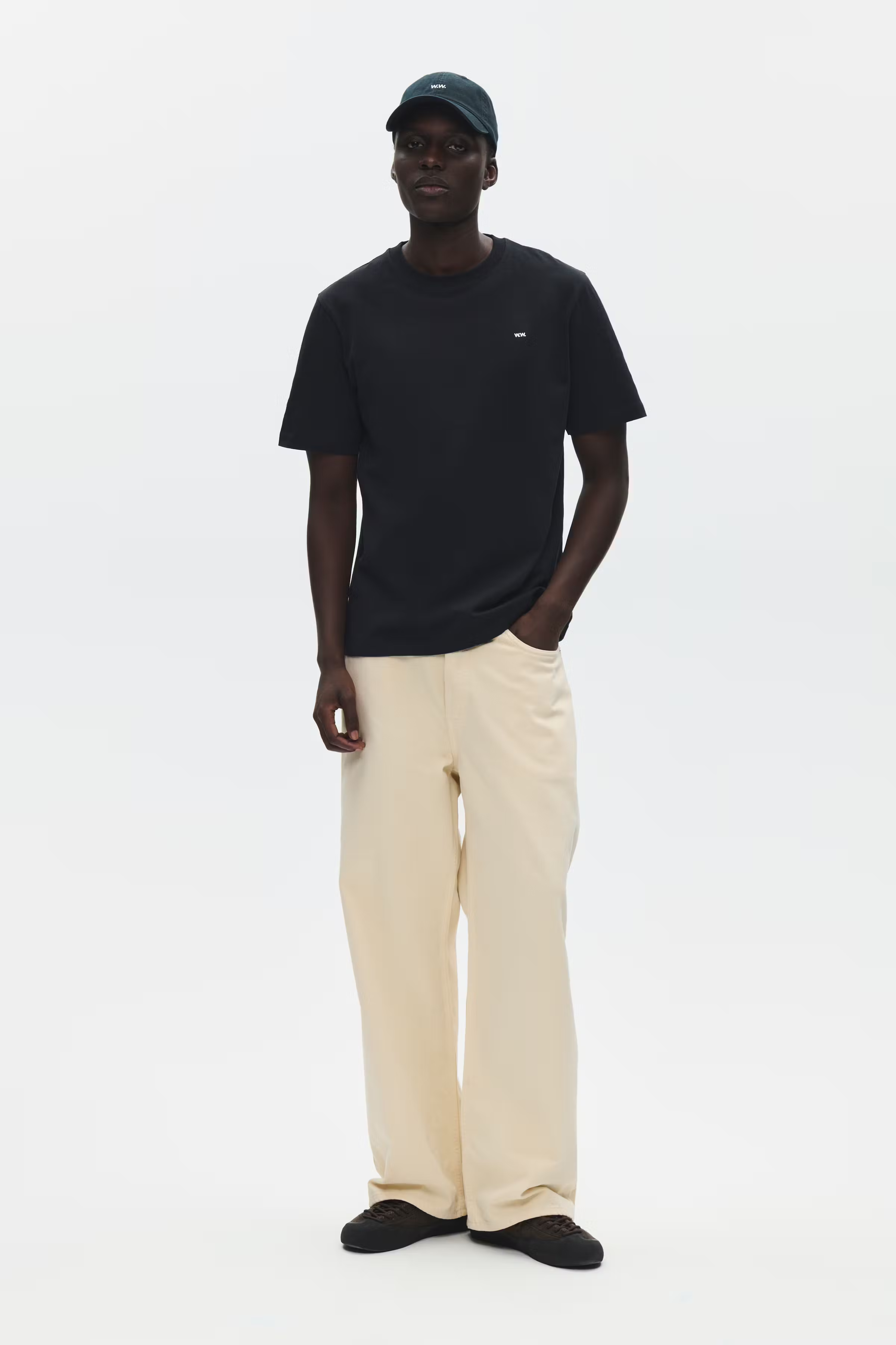 WWEssential T-shirt LOOKBOOK FRONT 30250245-303700