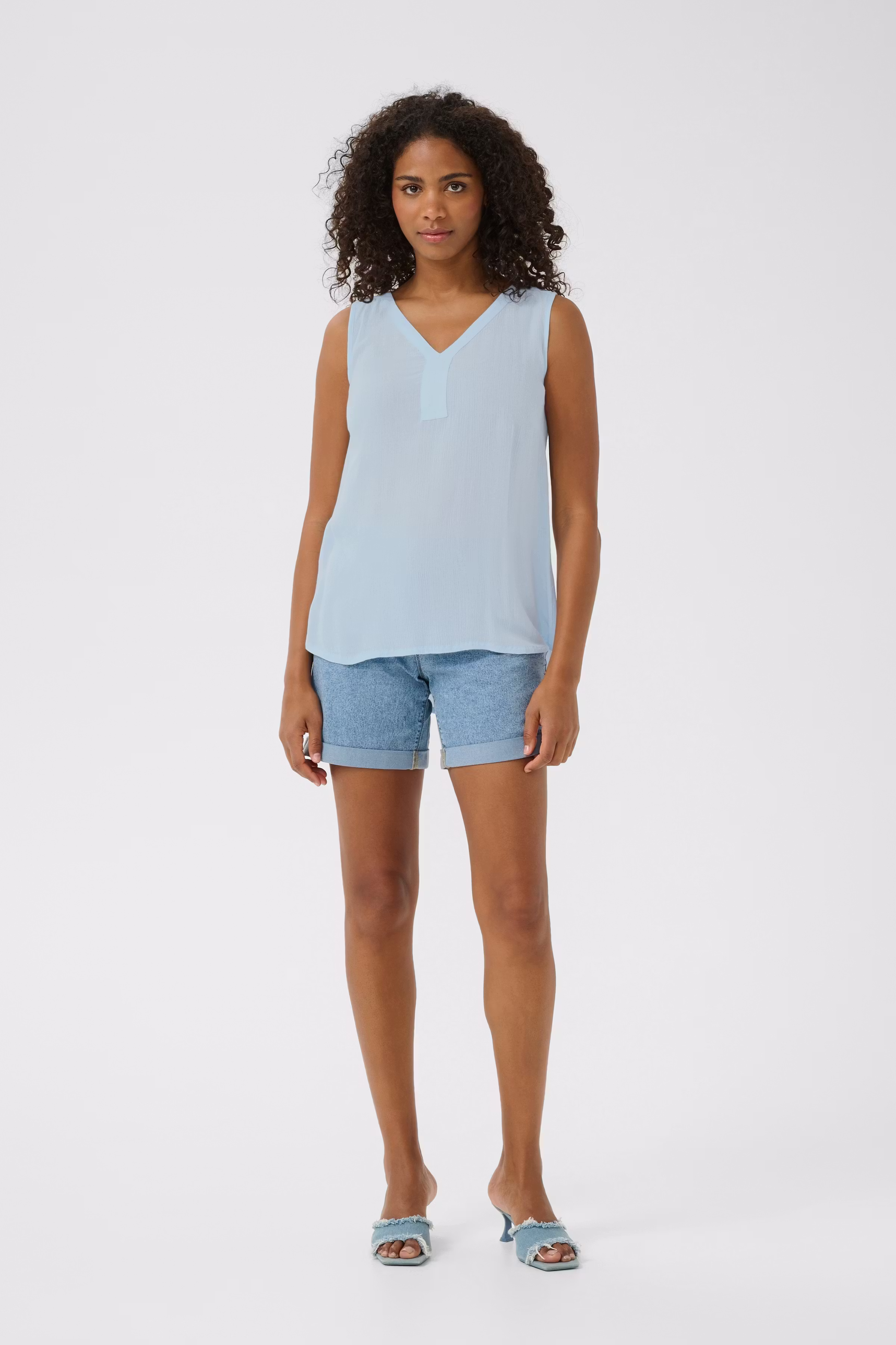 Amber Blouse LOOKBOOK FRONT 501035-144005