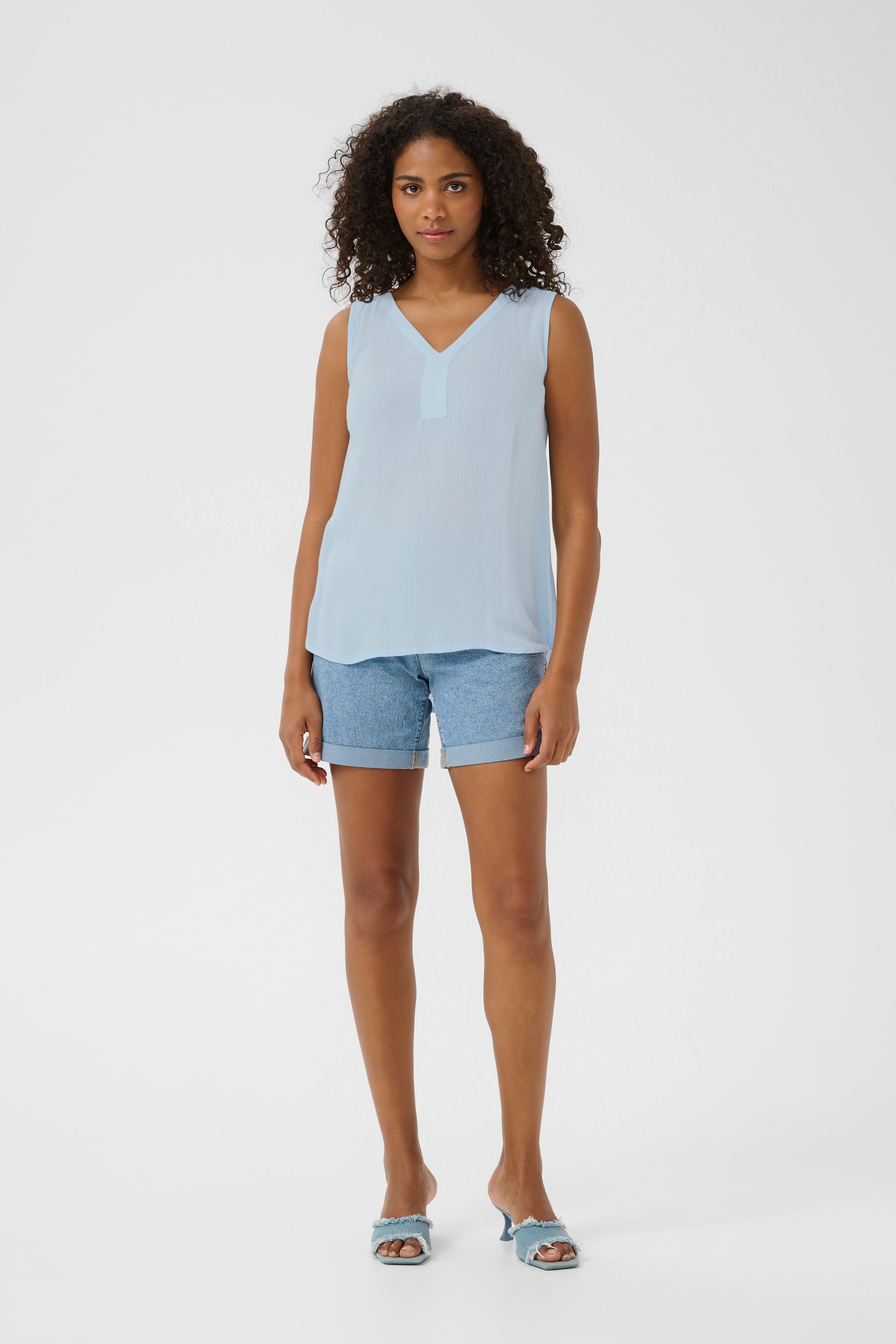 Amber Blouse LOOKBOOK FRONT 501035-144005