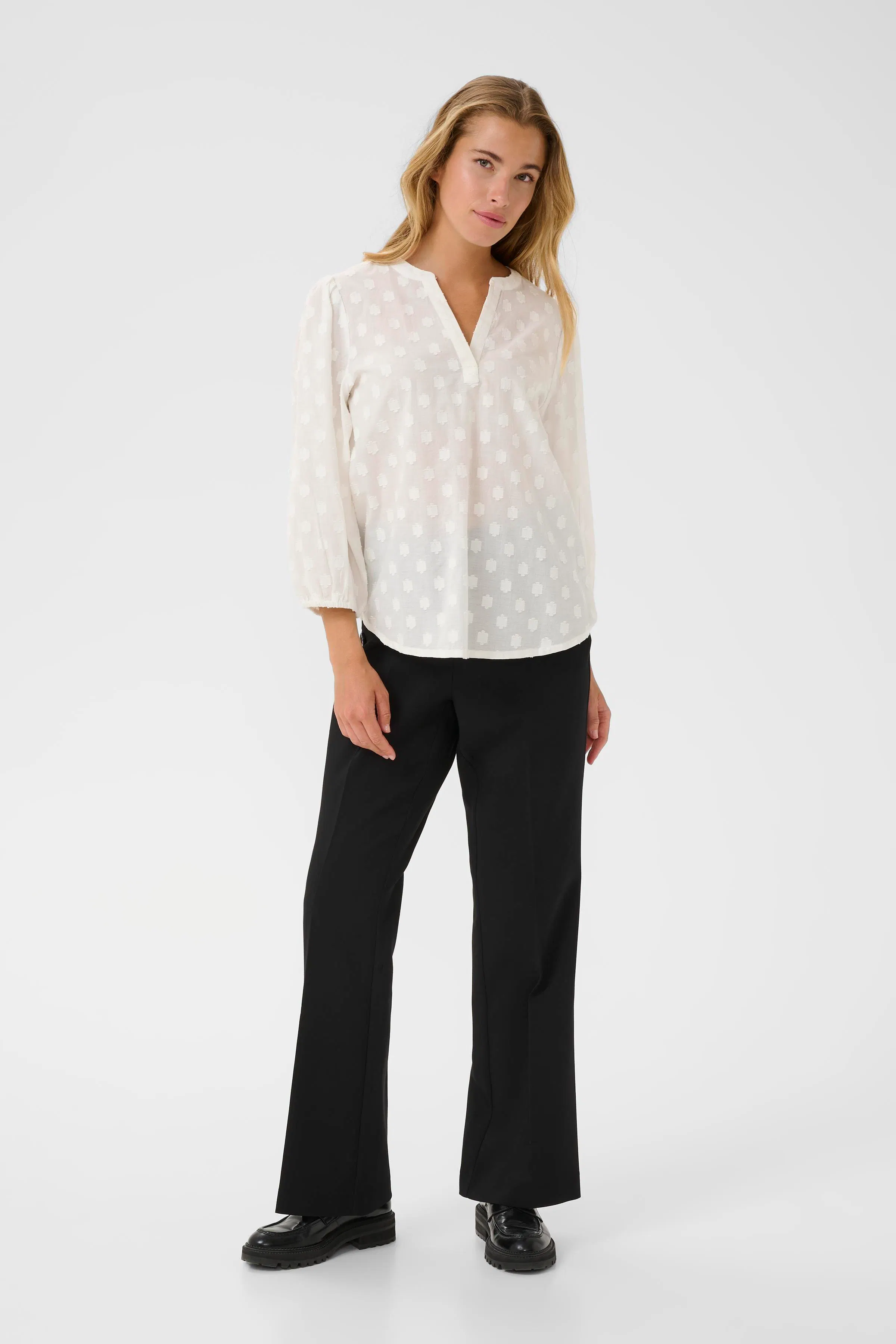 KAenya Bluse LOOKBOOK FRONT 10510755-110602