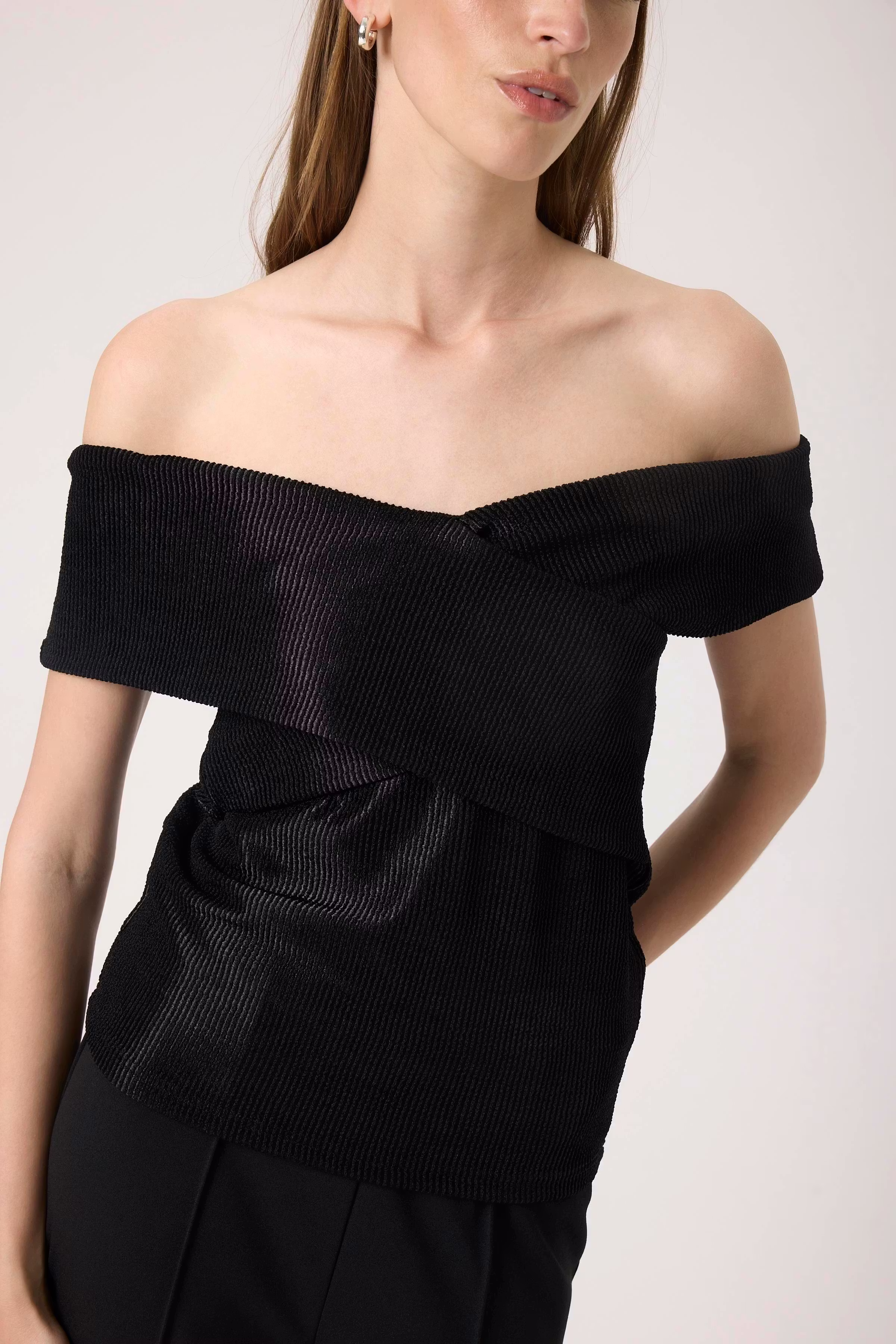 SLElspeth Top LOOKBOOK DETAIL 30408789-194008