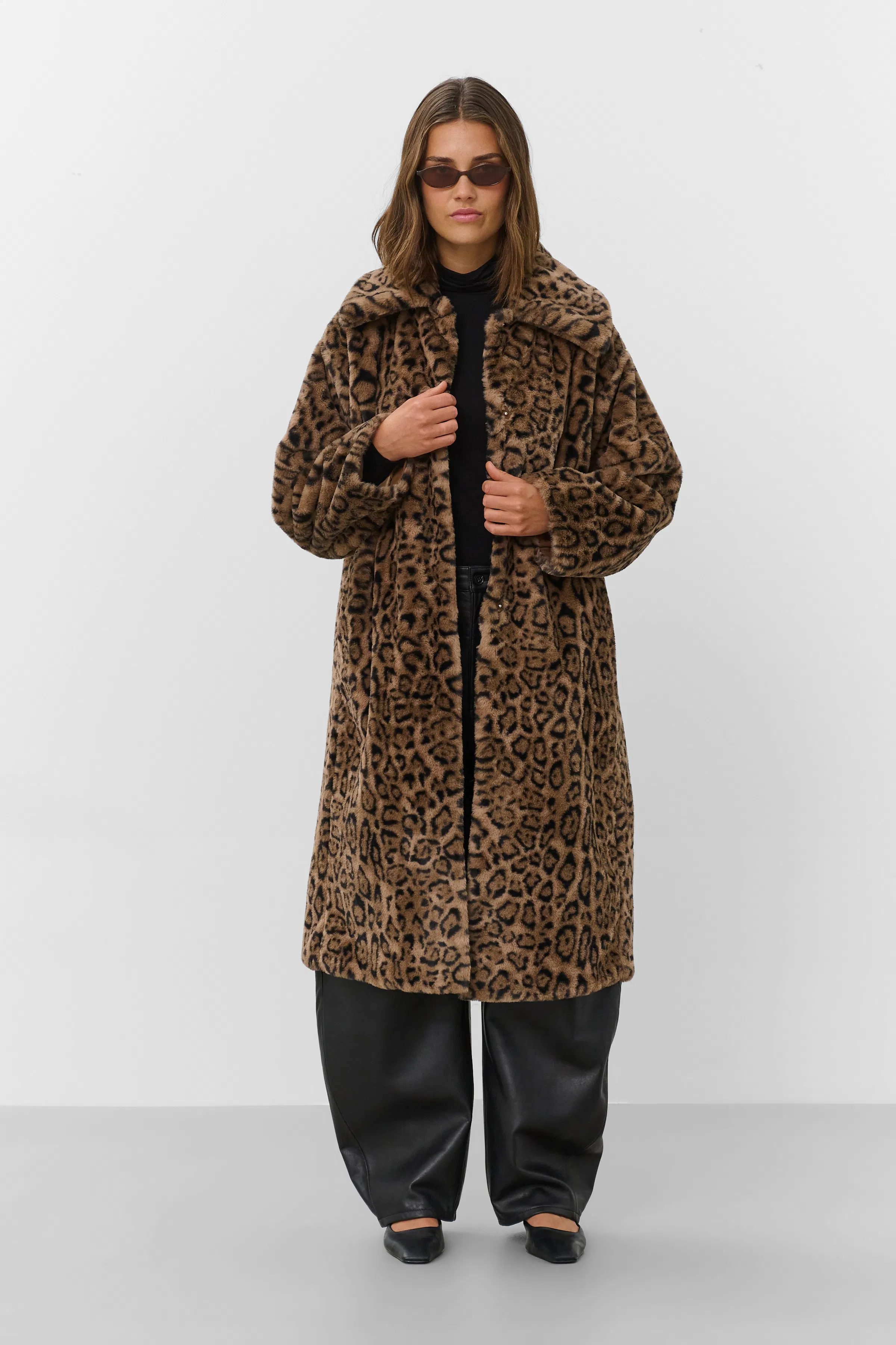 SLLeona Mantel LOOKBOOK FRONT 30409637-305404