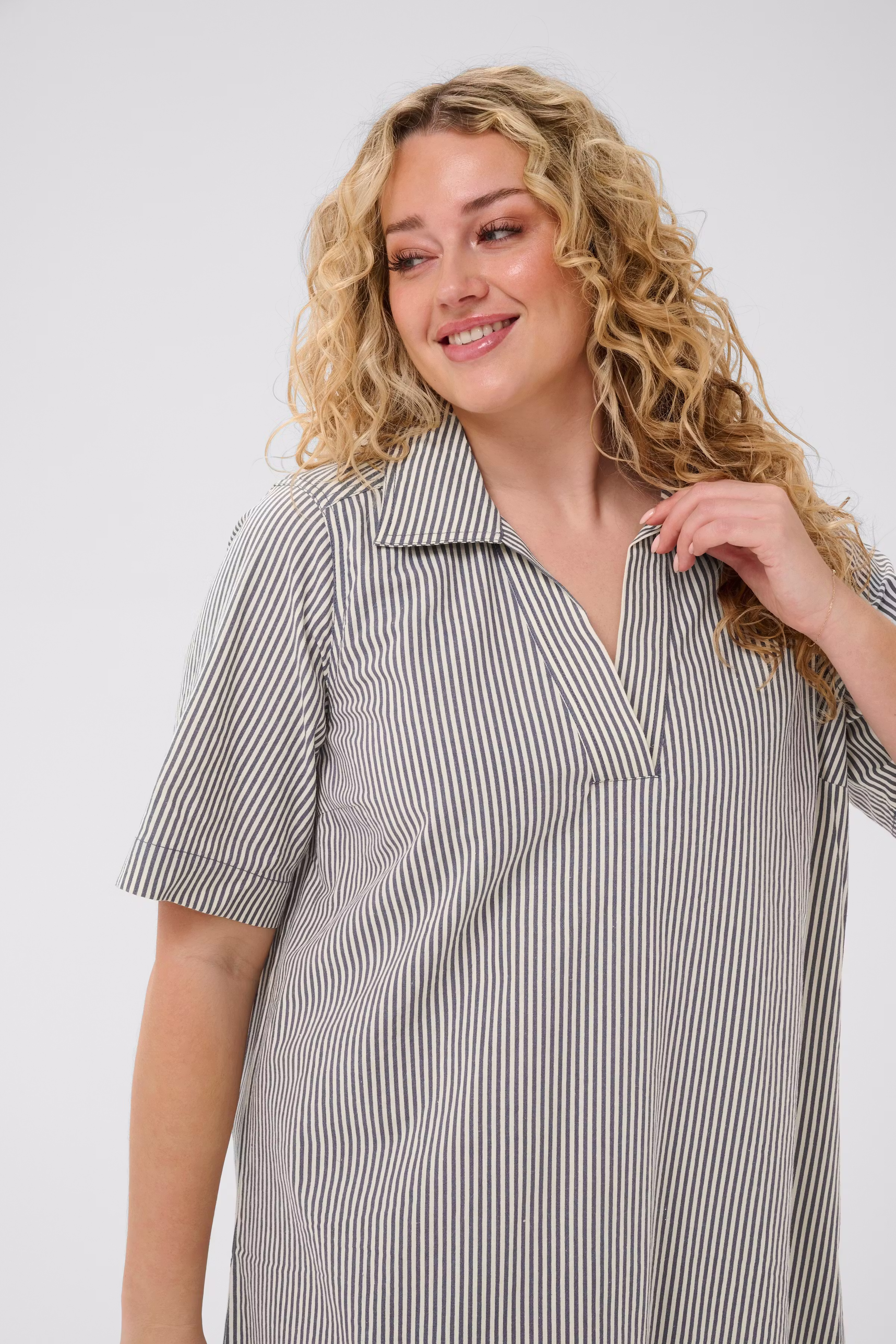 KCnana Kleid LOOKBOOK DETAIL 10583969-106298