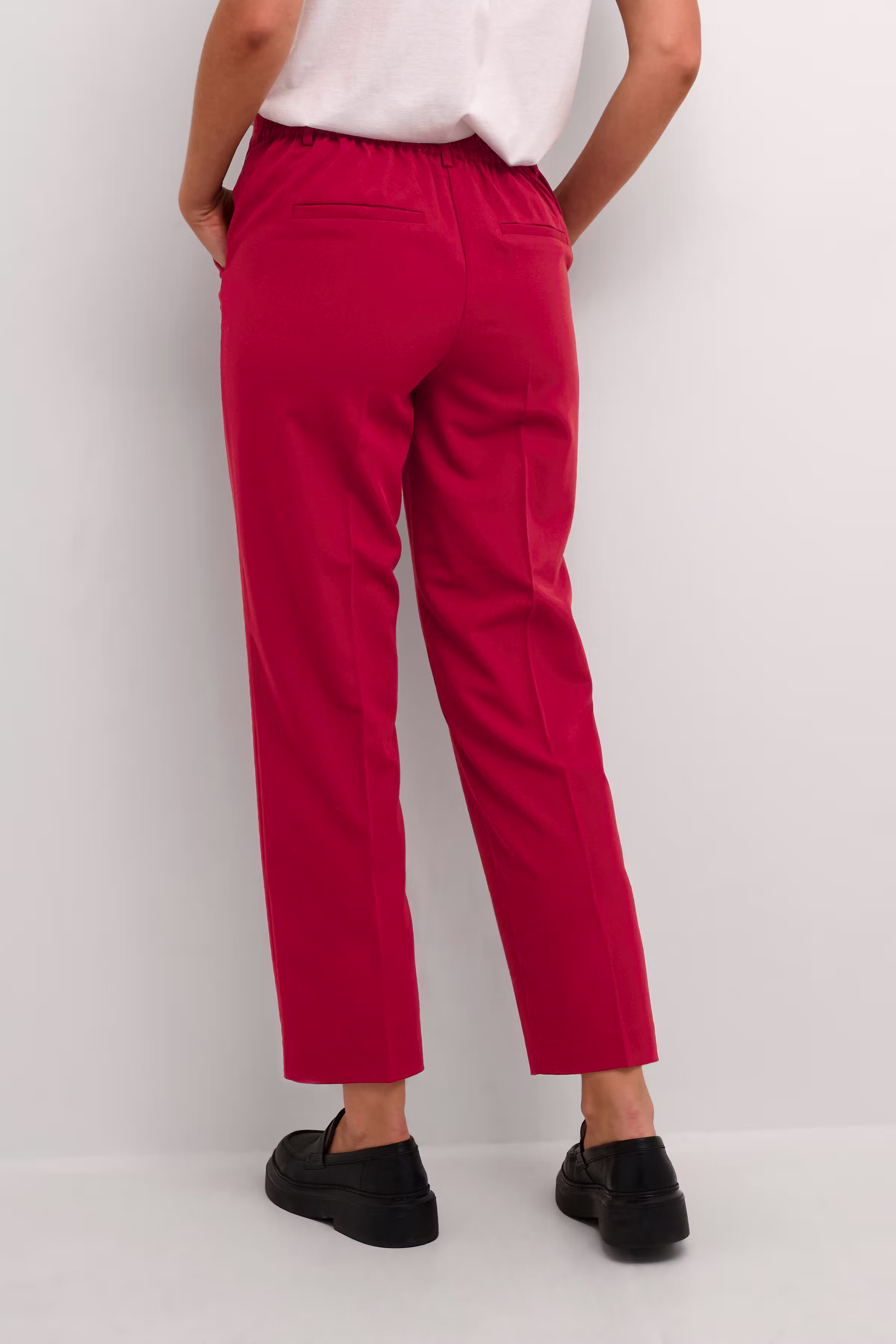 KAsakura Cropped Hose LOOKBOOK BACK 10506127-191531