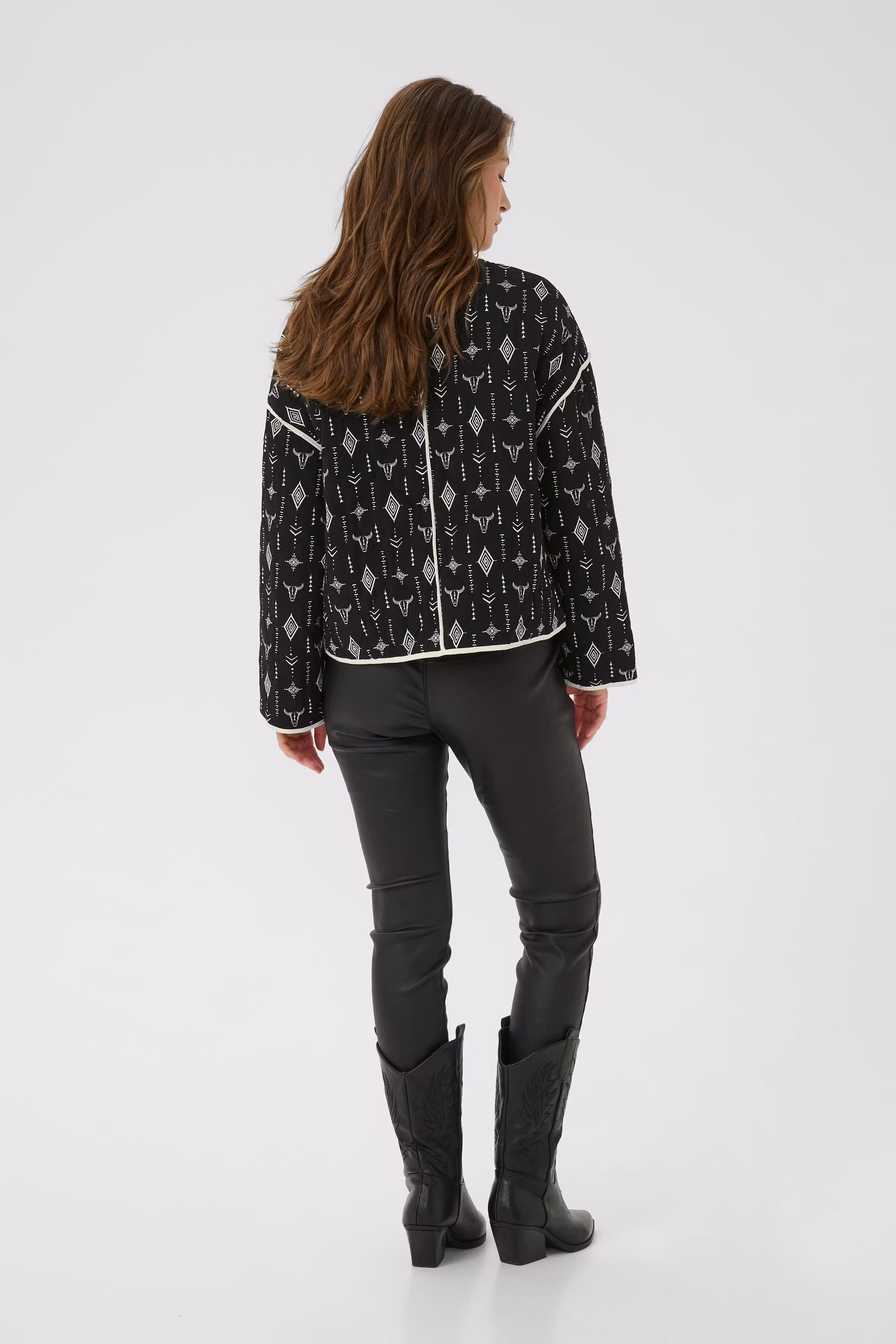 CRNaomi Outerwear LOOKBOOK BACK 10613154-108273