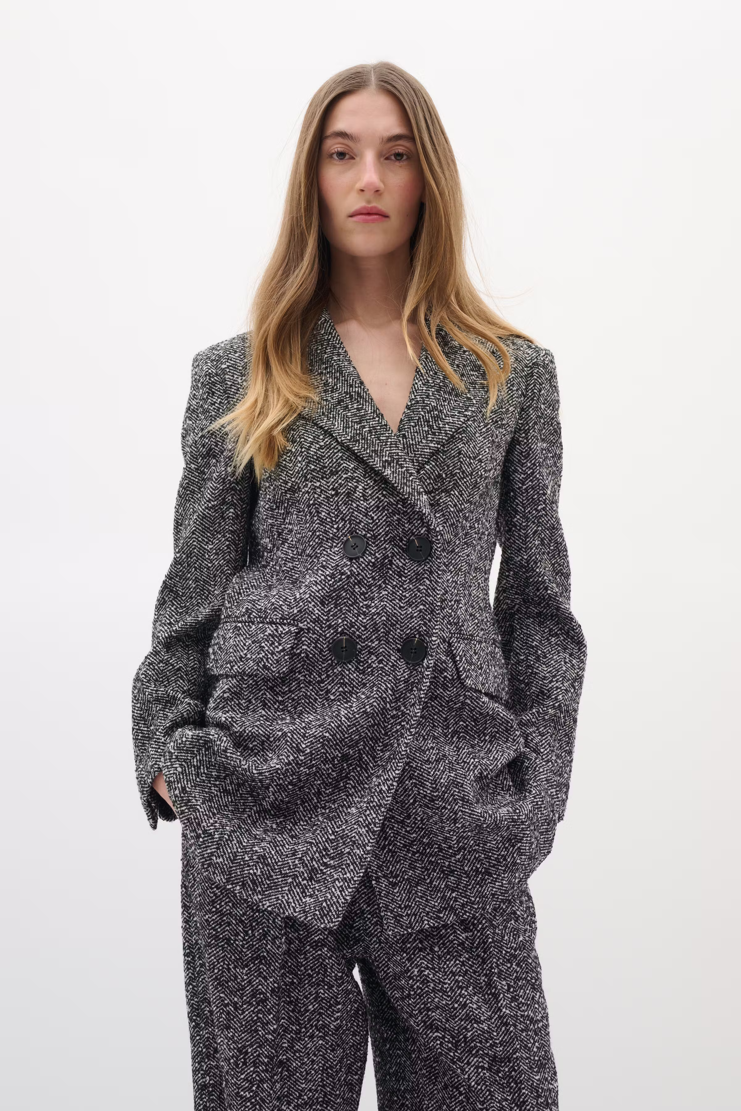 BryannyIW Blazer LOOKBOOK FRONT 30111009-300027