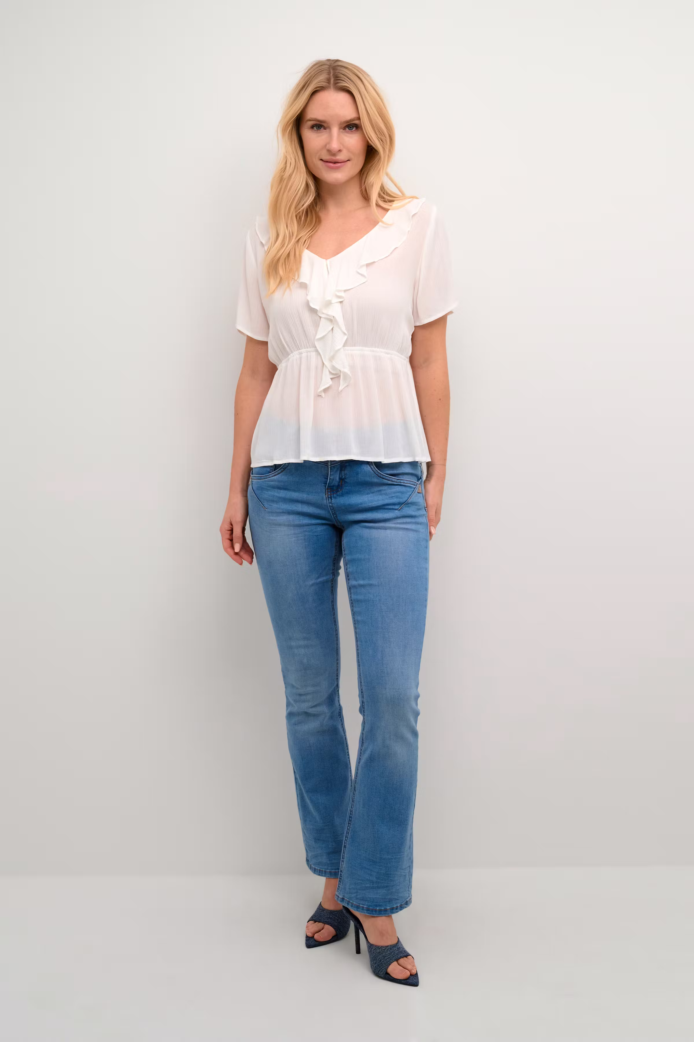 CRAllie Blouse LOOKBOOK FRONT 10612516-110602