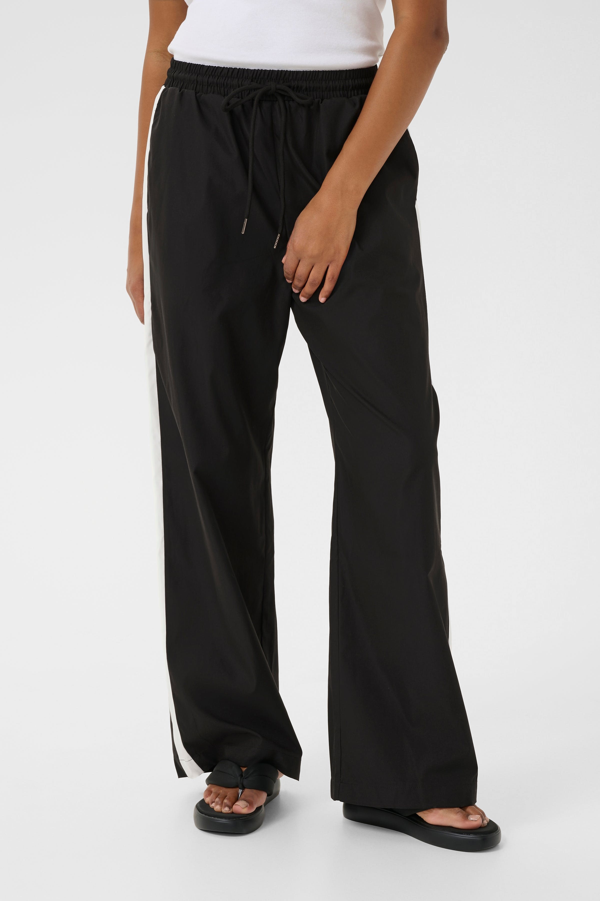 KAvanessa Trousers LOOKBOOK FRONT 10552458-100121