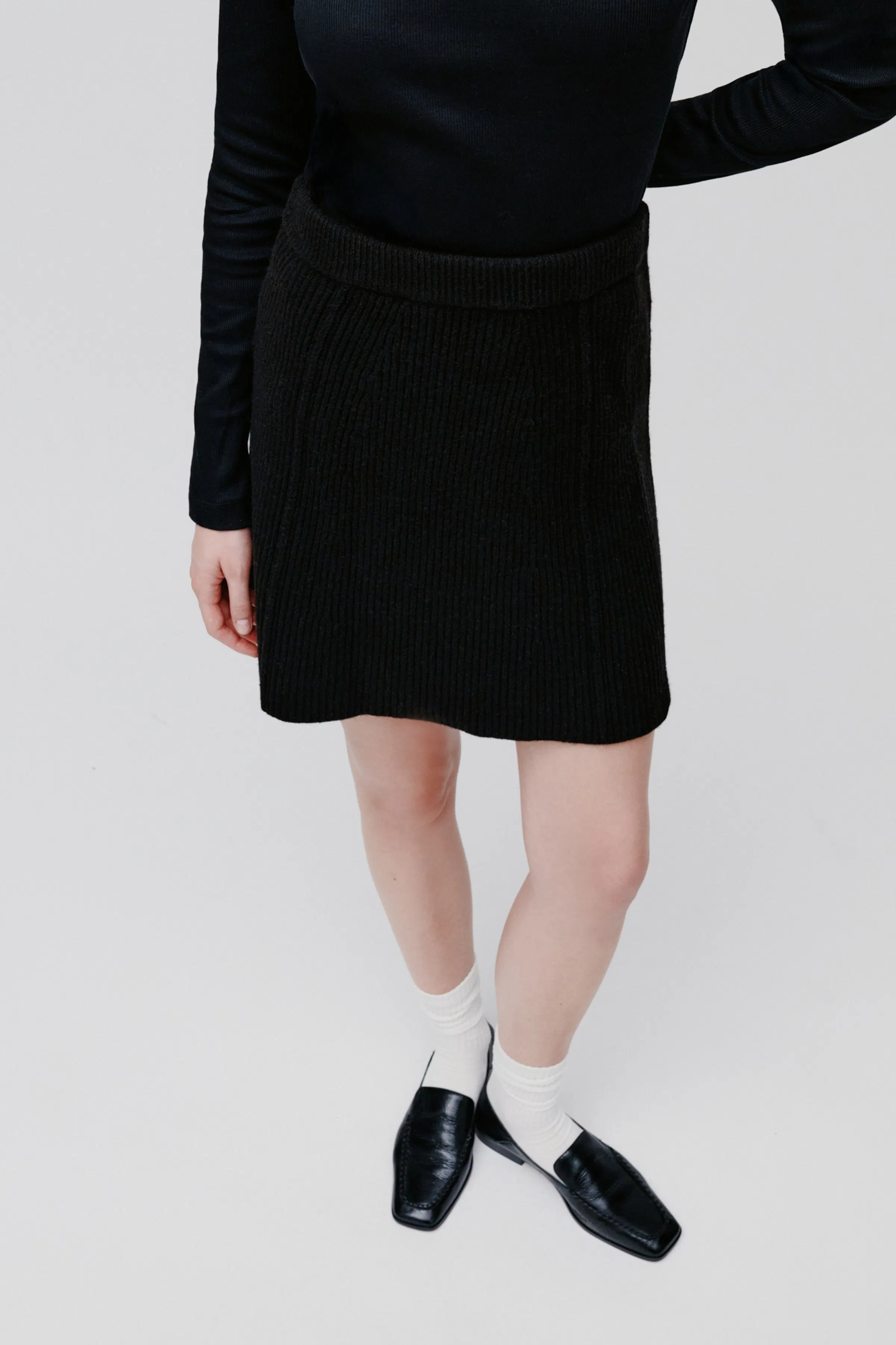 IOKEENA Skirt LOOKBOOK FRONT 30600601-BK999