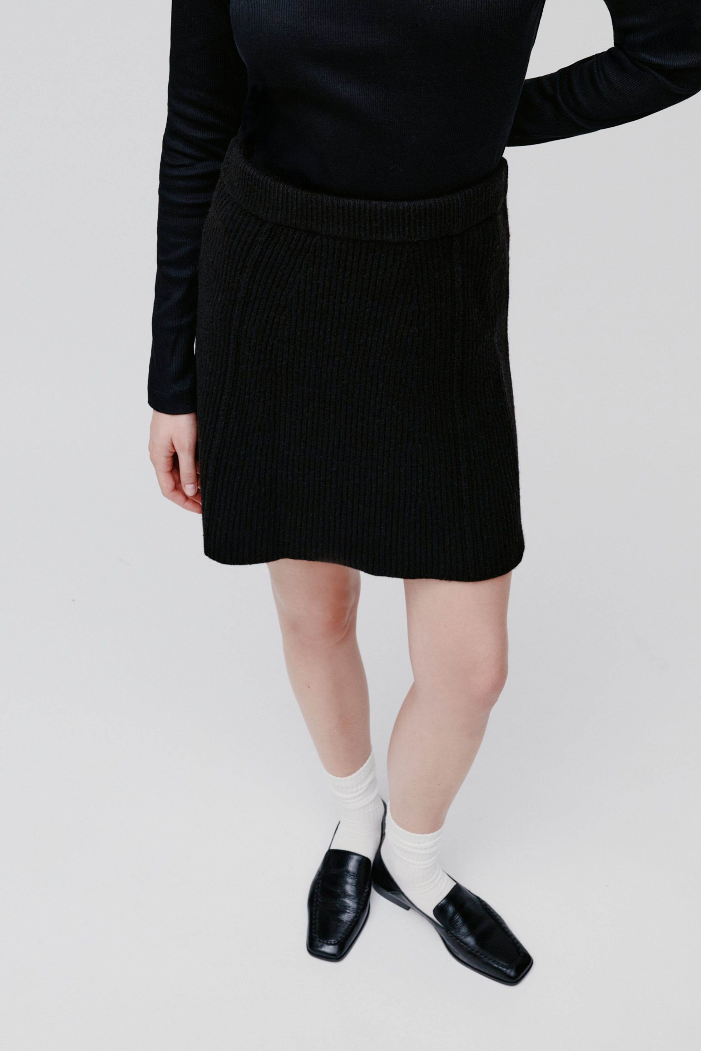 KEENA Skirt LOOKBOOK FRONT 30600601-BK999